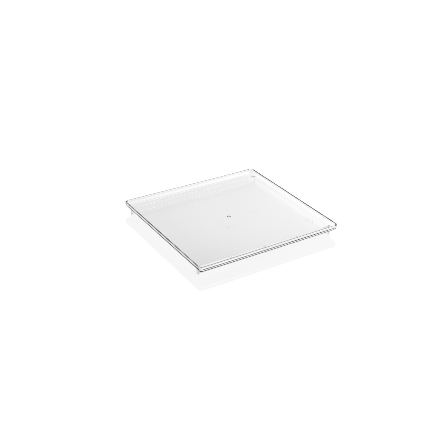 Przezroczysta, kwadratowa plastikowa taca na białym tle.