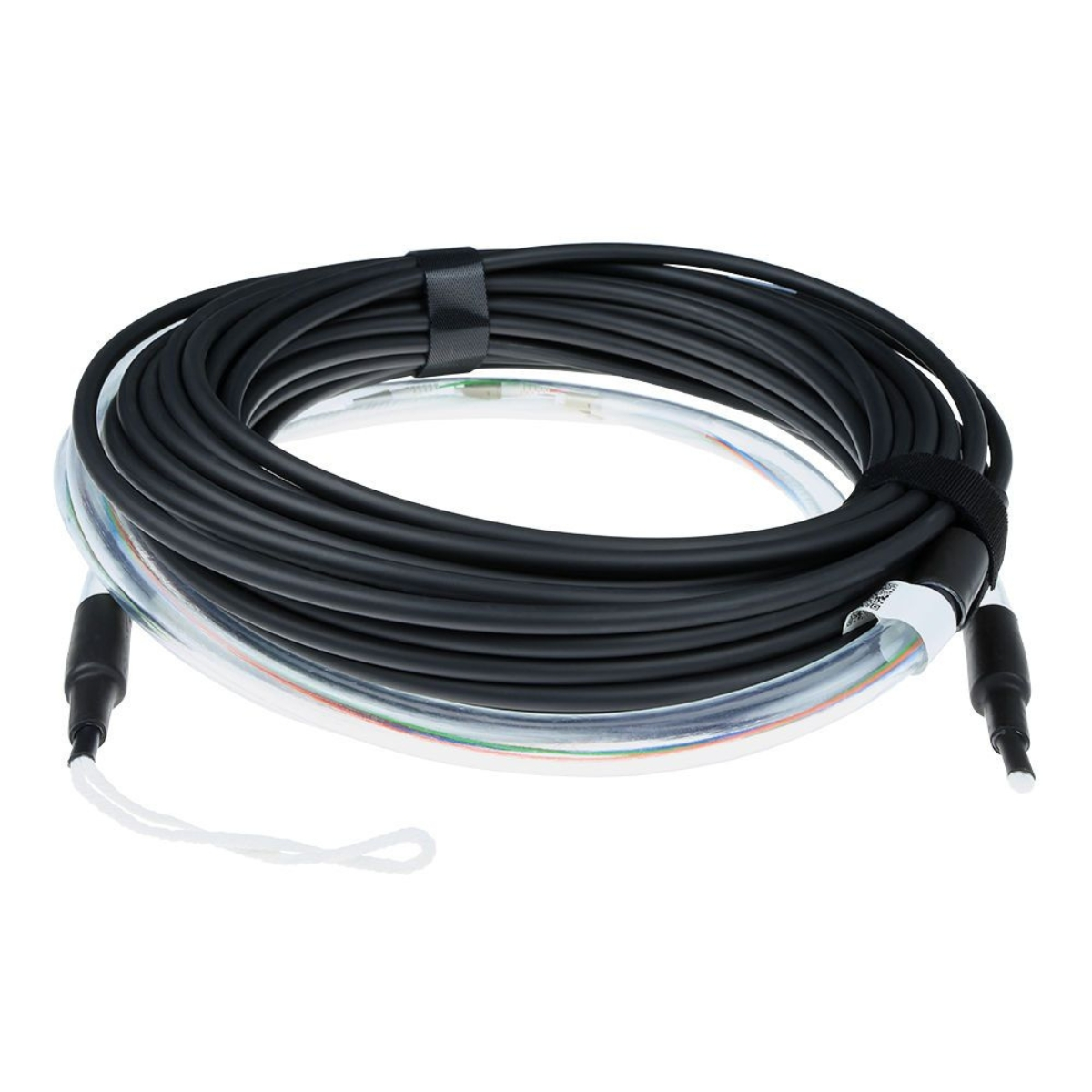 Schwarz aufgewickeltes Kabel mit transparentem Abschnitt und Steckern. Weißer Hintergrund.