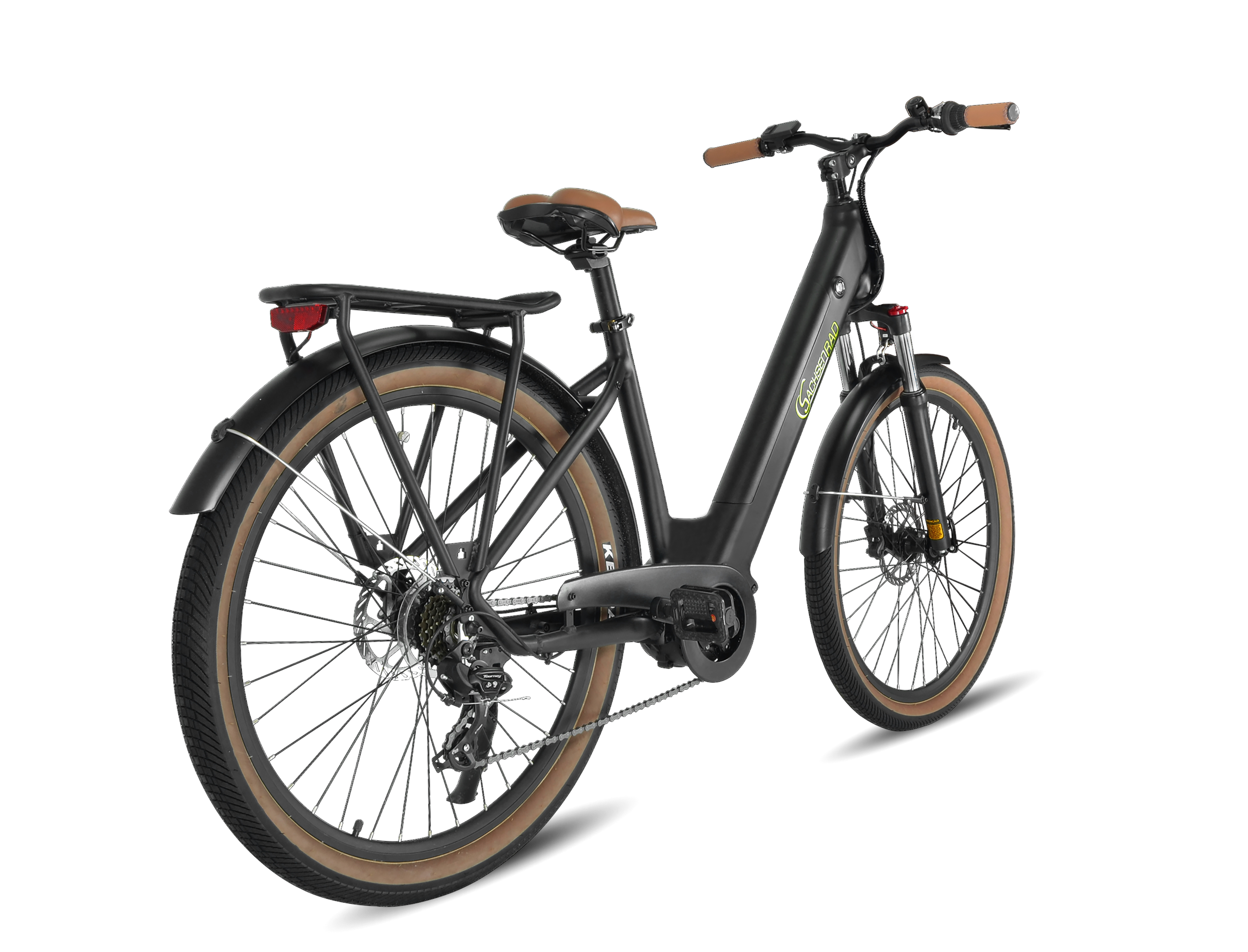 Een zwarte fiets met bruine banden en zadel. De fiets staat op een witte achtergrond.