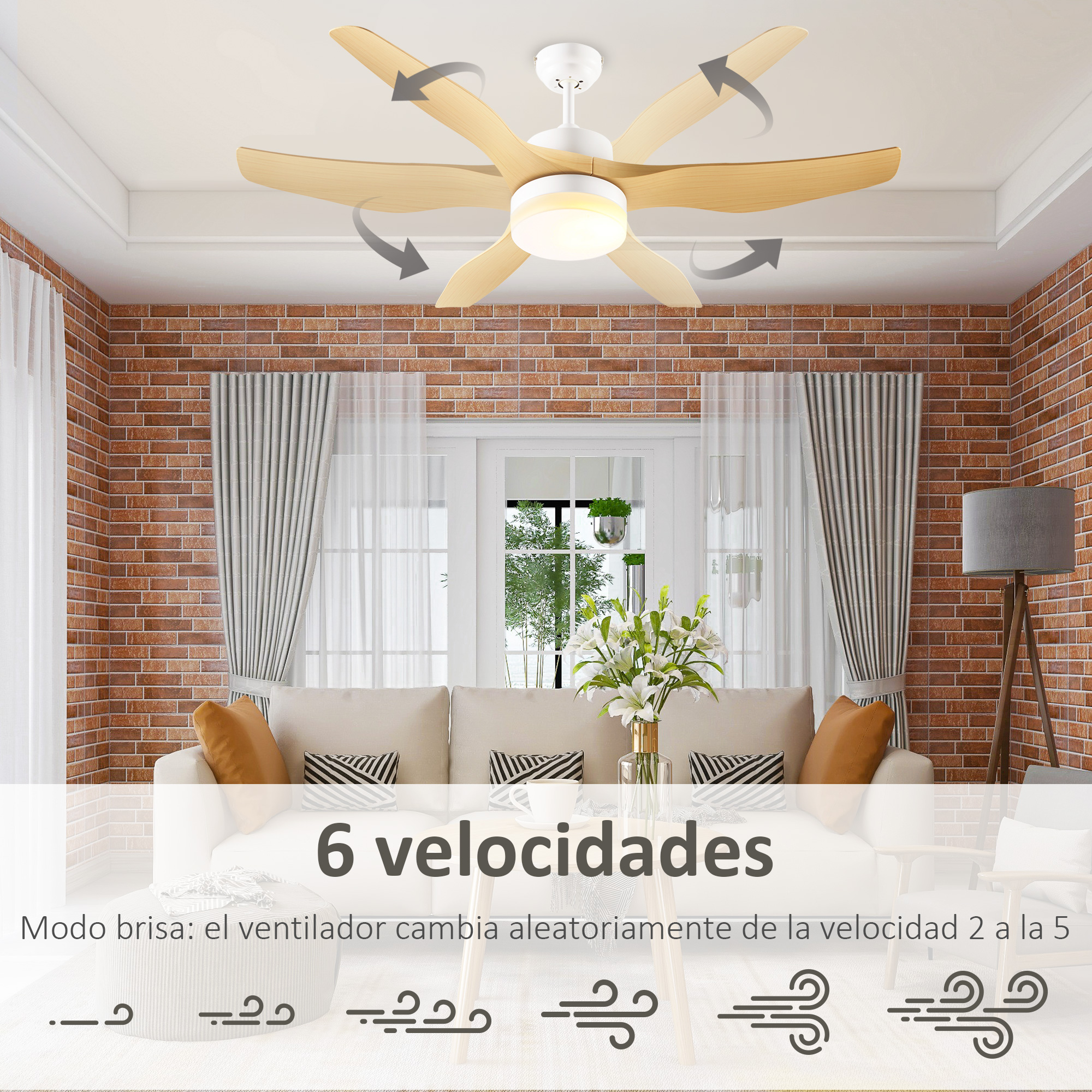 Ventilador de techo con seis aspas de madera. En habitación con pared de ladrillo, sofá blanco.