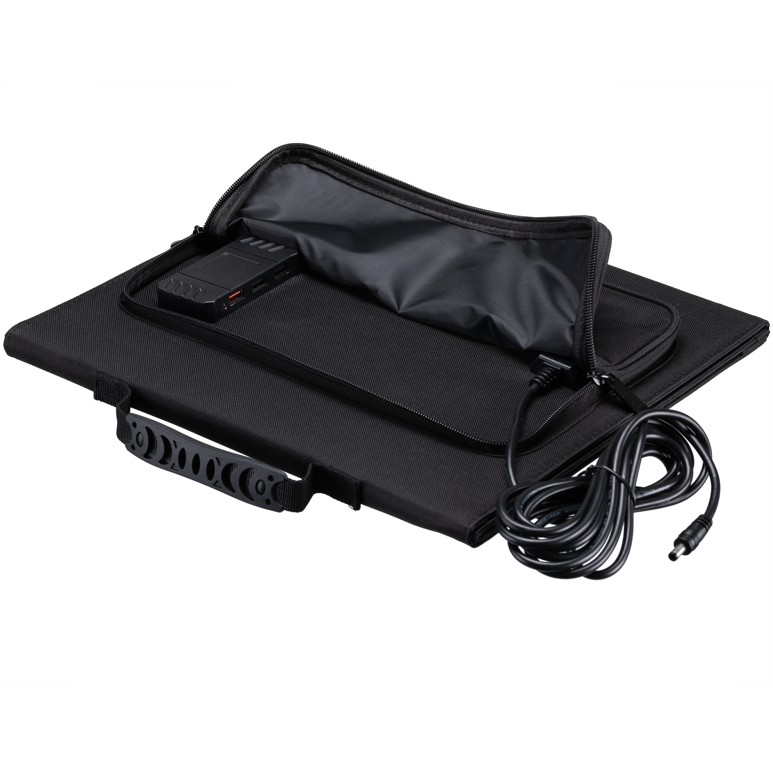 Schwarzes Solarpanel mit Powerbank und Kabeln in einem schwarzen Koffer. Griff links.