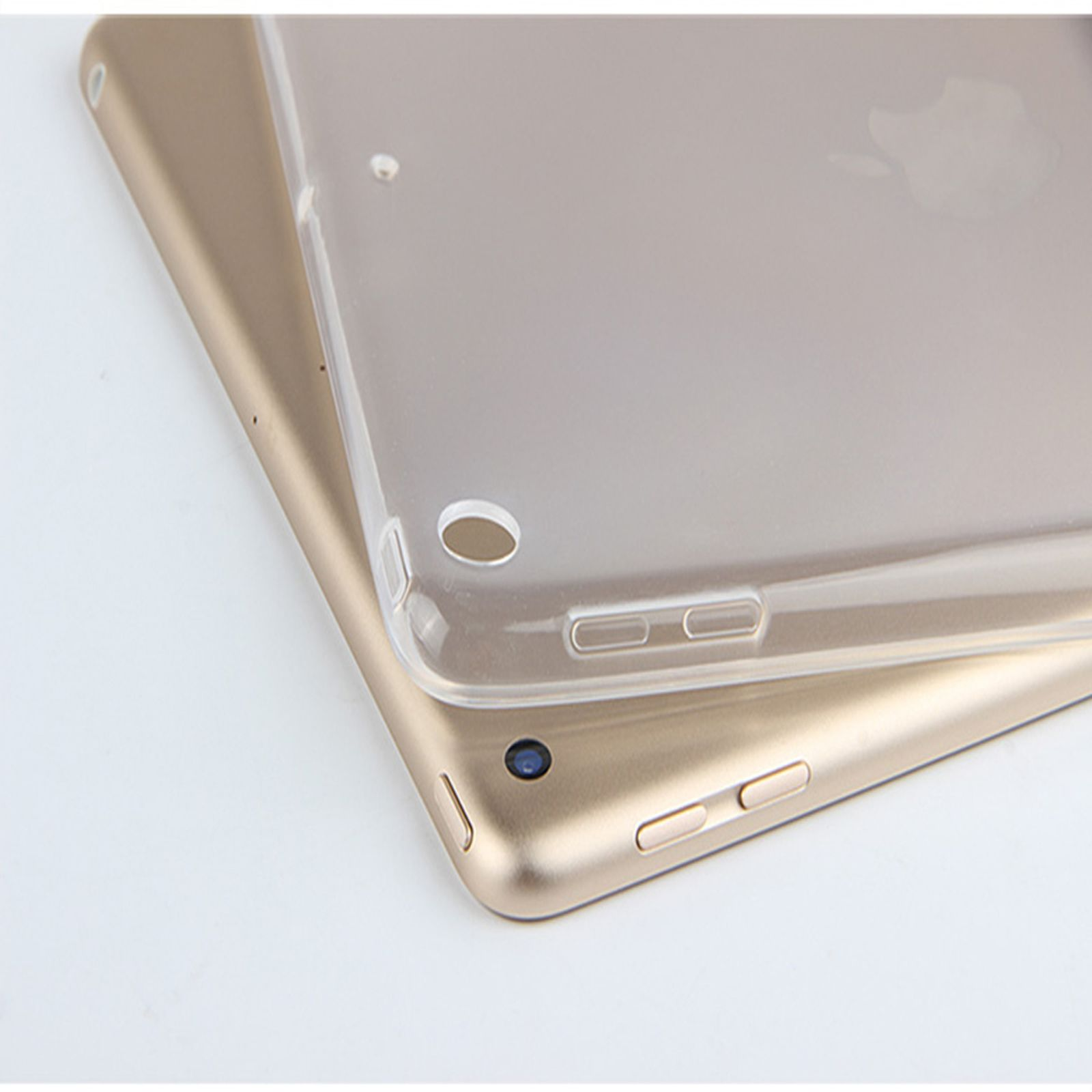 Goldenes Tablet und transparente Hülle. Hülle liegt auf dem Tablet.
