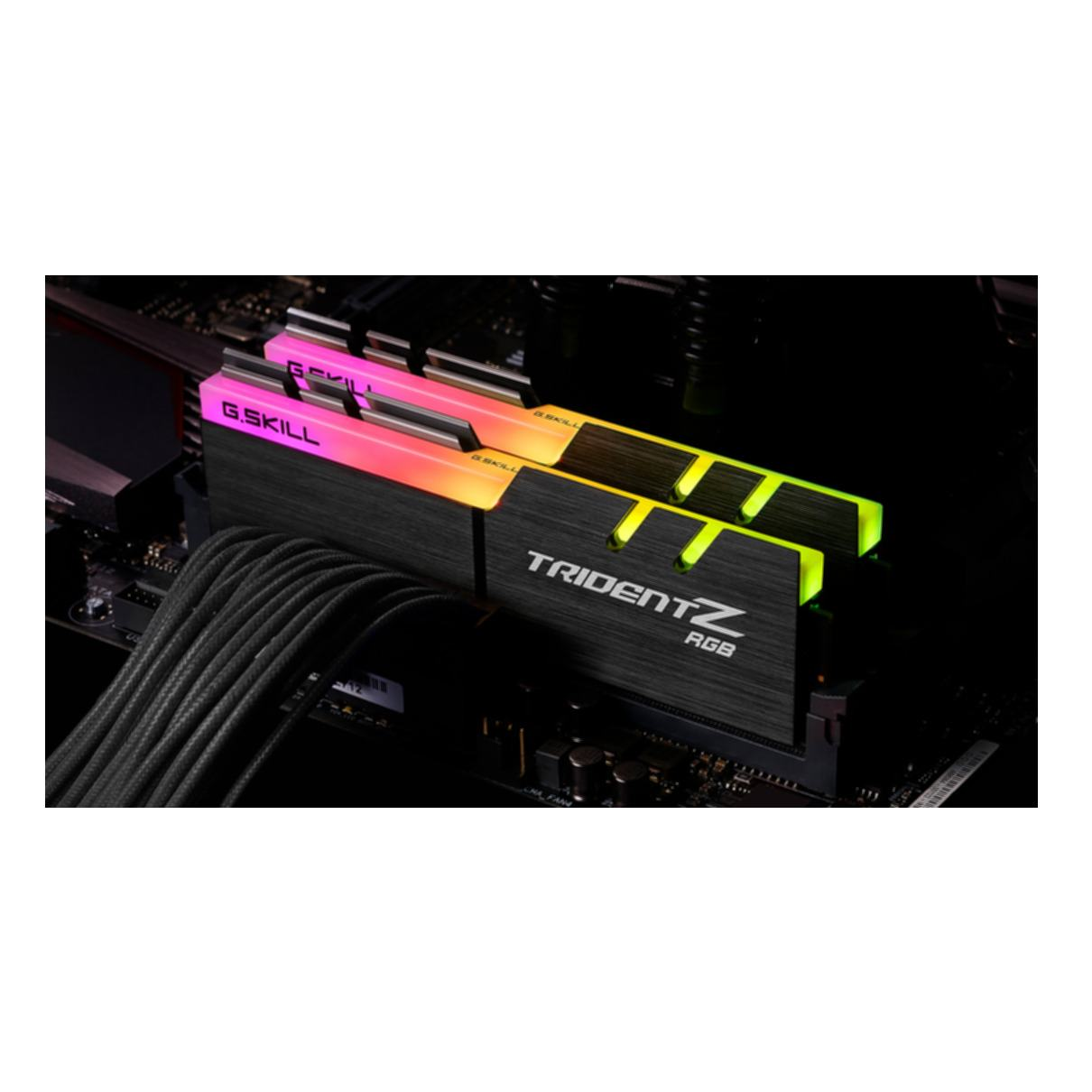 G.SKILL Trident Z RGB RAM-modules geïnstalleerd in een computer, oplichtend in verschillende kleuren.
