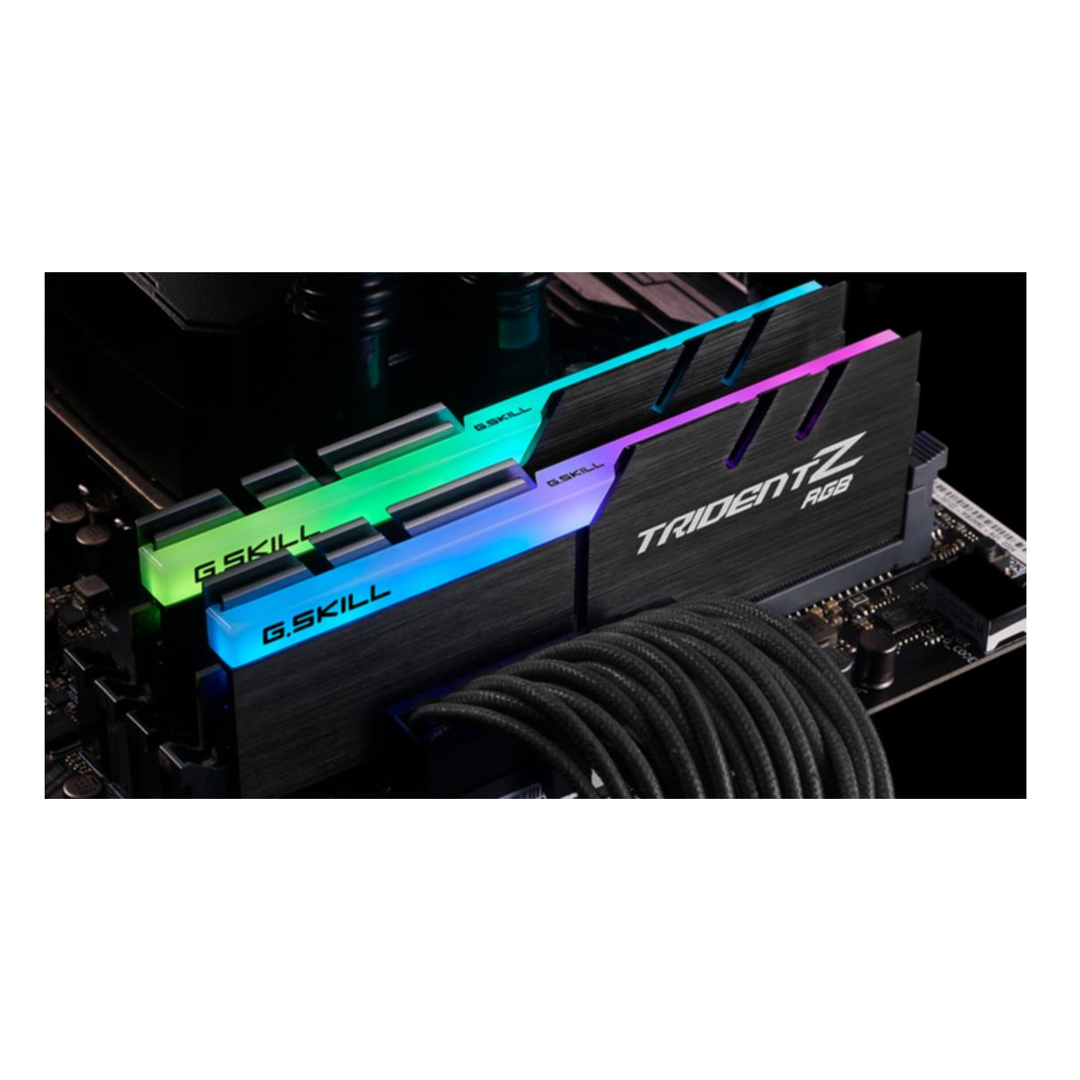 Twee G.SKILL Trident Z RGB RAM-modules zijn geïnstalleerd. Ze hebben LED-lichtstrips.