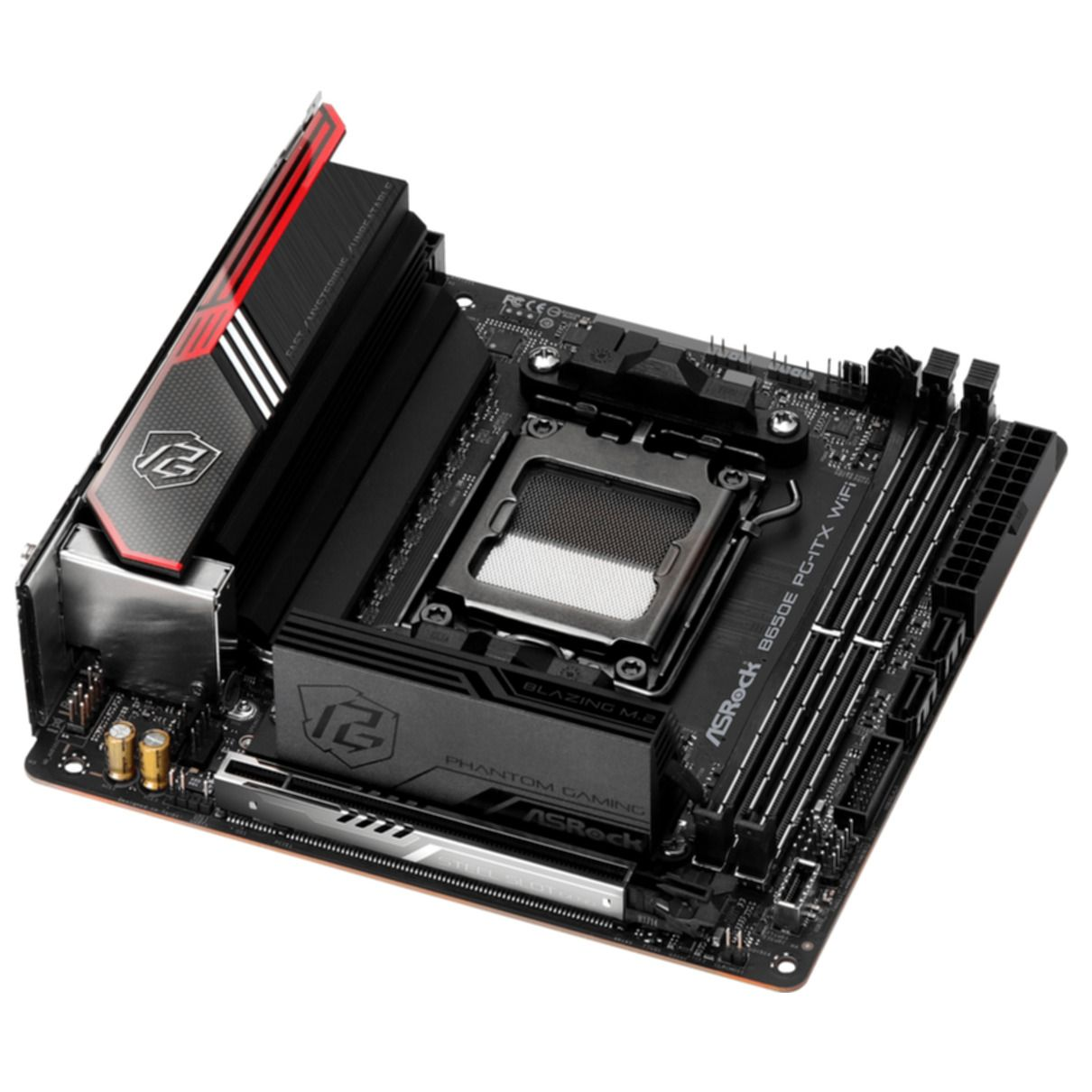 Scheda madre per computer nera e rossa con socket CPU e slot RAM.
