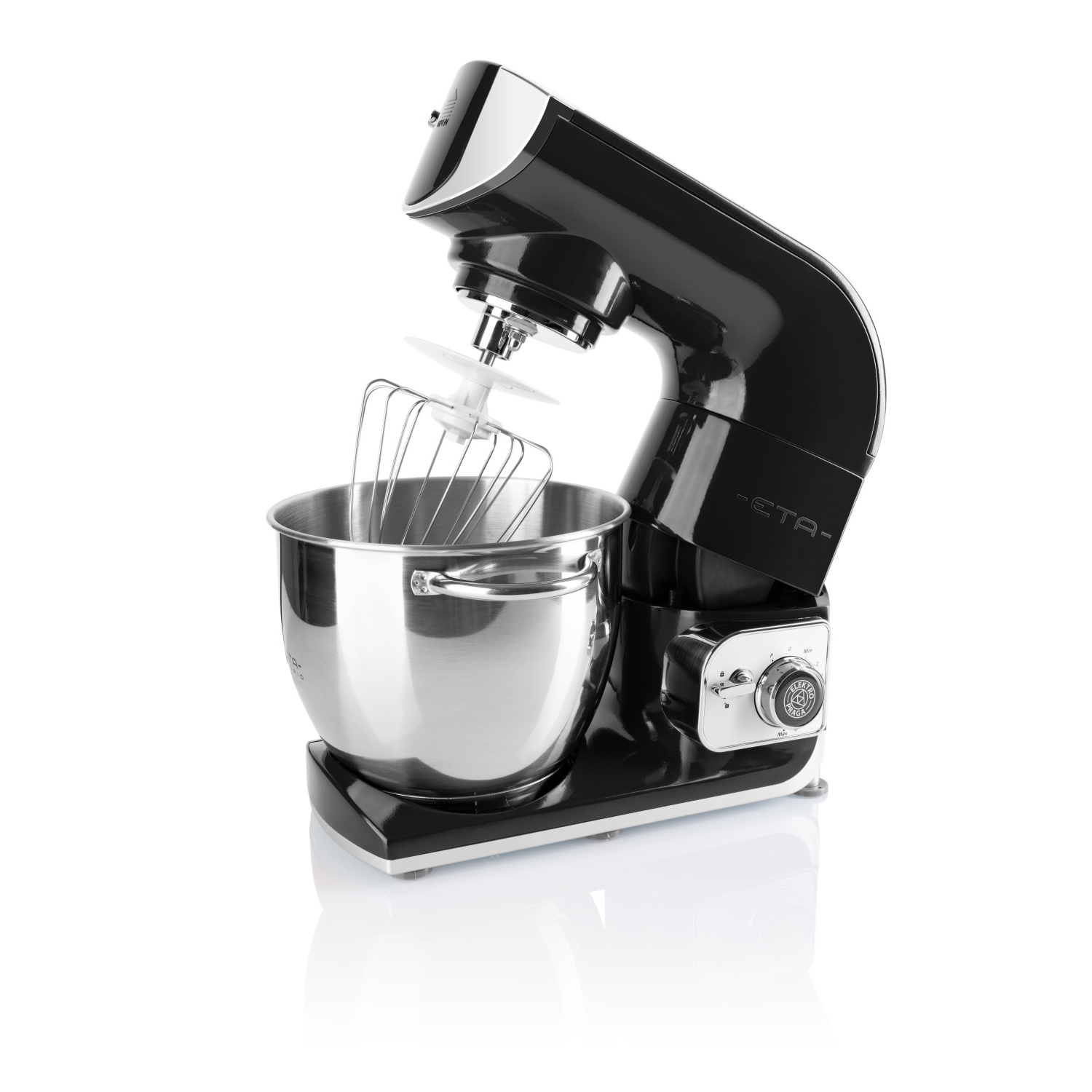 Schwarz-silberner Standmixer mit Edelstahl-Schüssel und Zubehör auf weißem Untergrund.