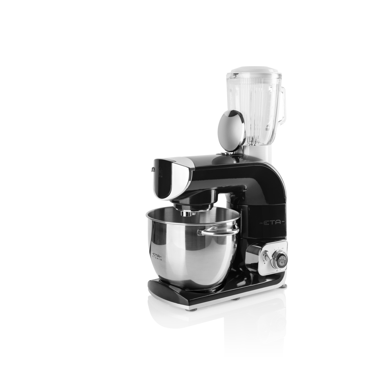 Schwarze und silberne Küchenmaschine mit Mixeraufsatz auf weißem Hintergrund.
