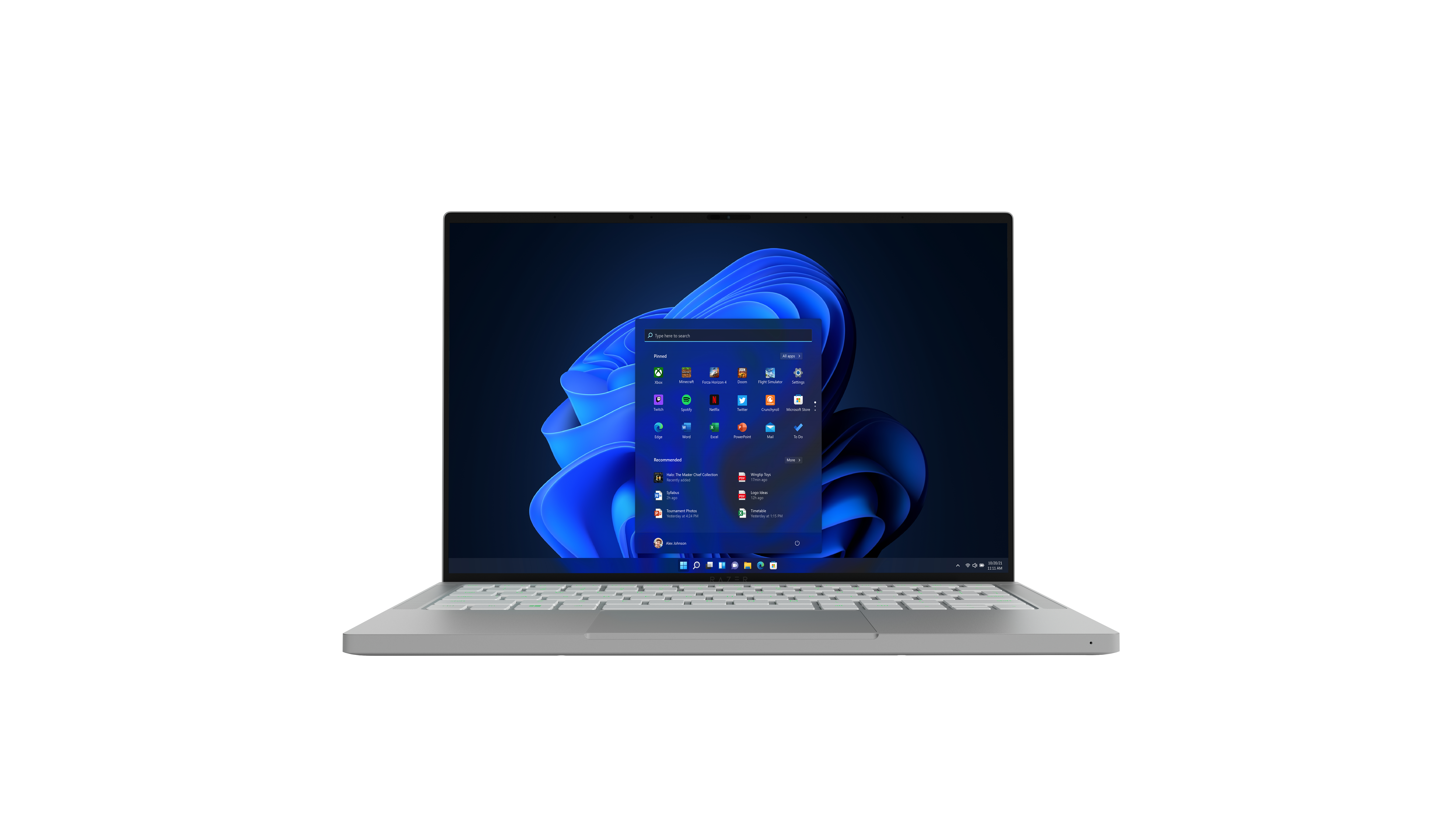 Silberner Laptop auf weißer Oberfläche, zeigt Windows 11-Oberfläche mit Apps.