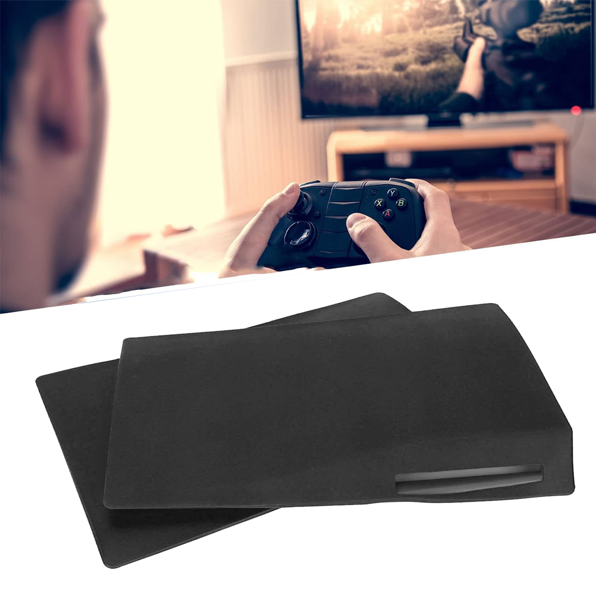 Person spielt Videospiel mit Controller, mit schwarzer Gaming-Oberfläche im Vordergrund.