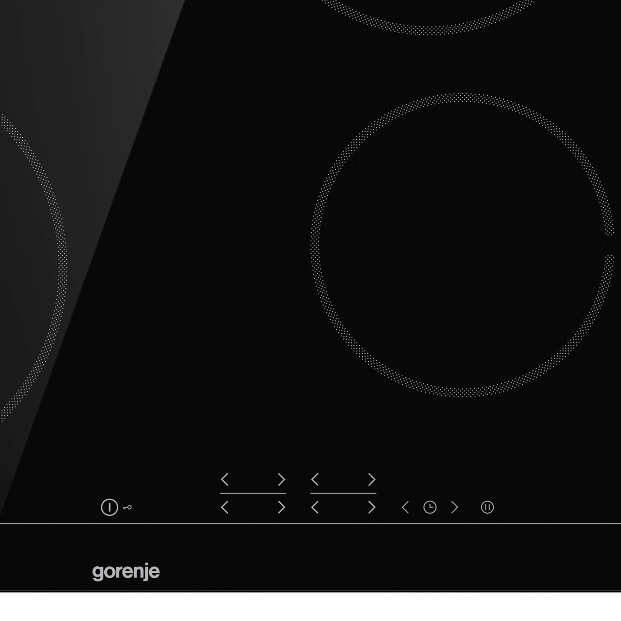 Schwarzes Induktionskochfeld mit drei Kochzonen. Gorenje-Logo unten. Weißer Hintergrund.