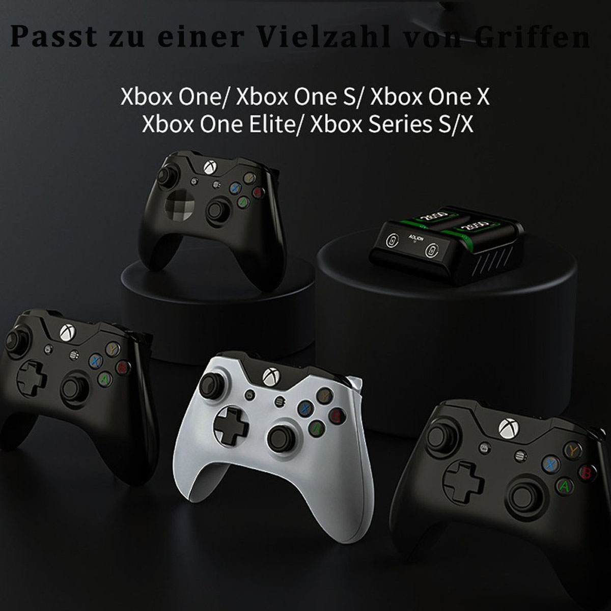 Mehrere schwarze und weiße Gamecontroller auf dunklen Podesten. Ein Controller ist weiß. Schwarzer Hintergrund.