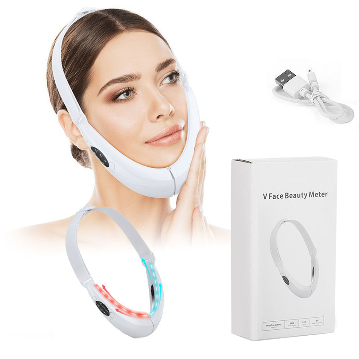Frau mit einem weißen V-Gesichts-Schönheitsmessgerät. Außerdem eine Box und ein weißes USB-Kabel.