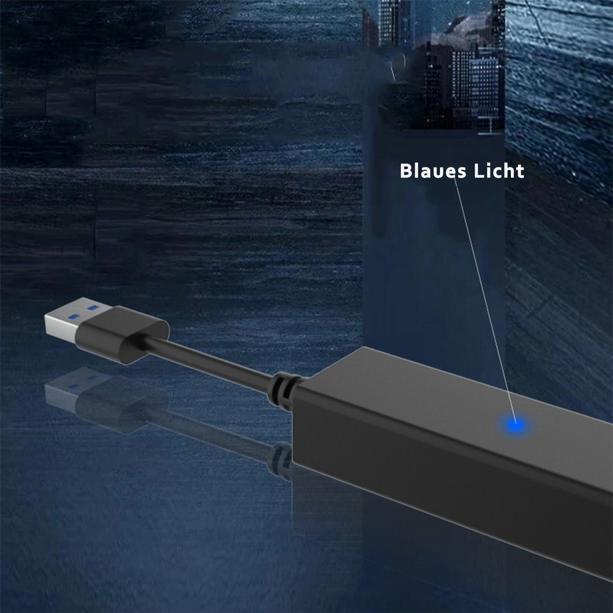 Schwarzer Adapter mit blauem Licht, USB-Anschluss. Text: Blaues Licht. Dunkle, reflektierende Oberfläche.