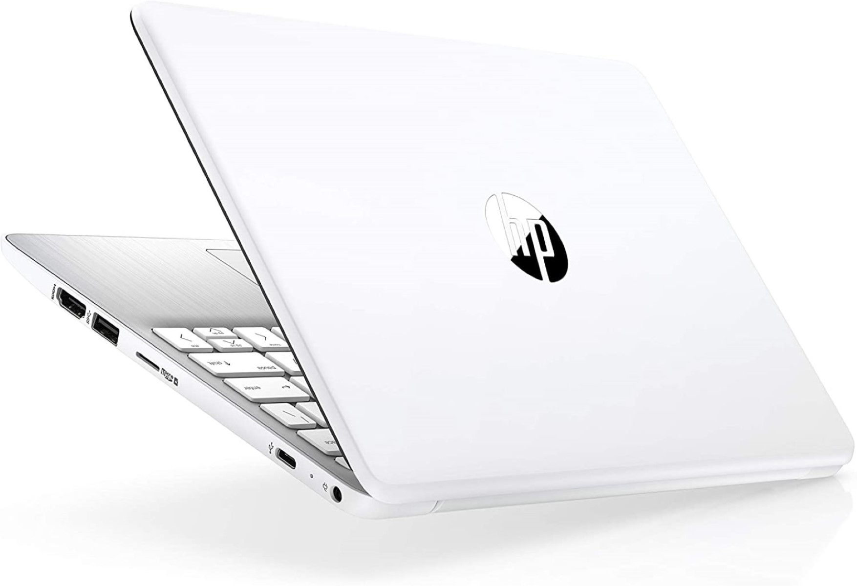 Weißer HP-Laptop, leicht geöffnet, mit HP-Logo. Weißer Hintergrund.