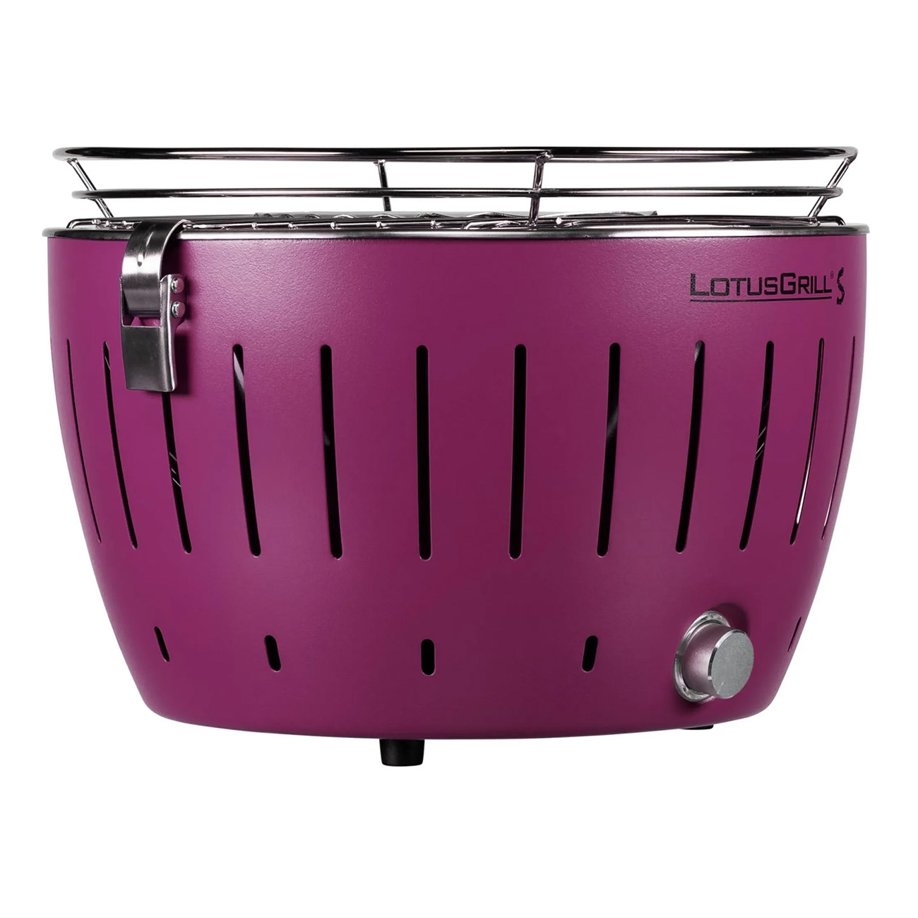 Fioletowy grill LotusGrill. Posiada ruszt do gotowania i okrągły korpus z otworami wentylacyjnymi.