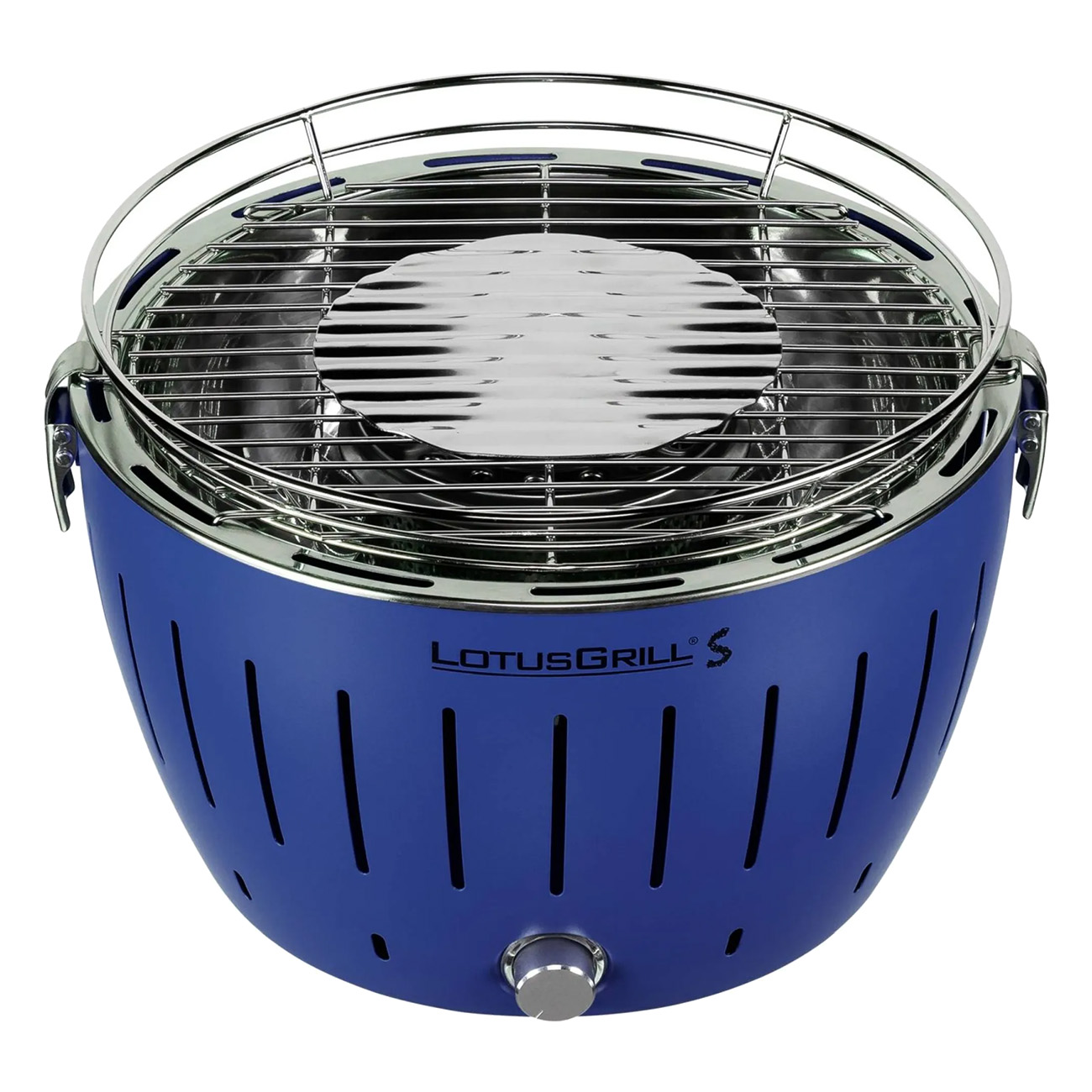 Niebieski i srebrny okrągły grill na węgiel drzewny. Grill na białym tle.