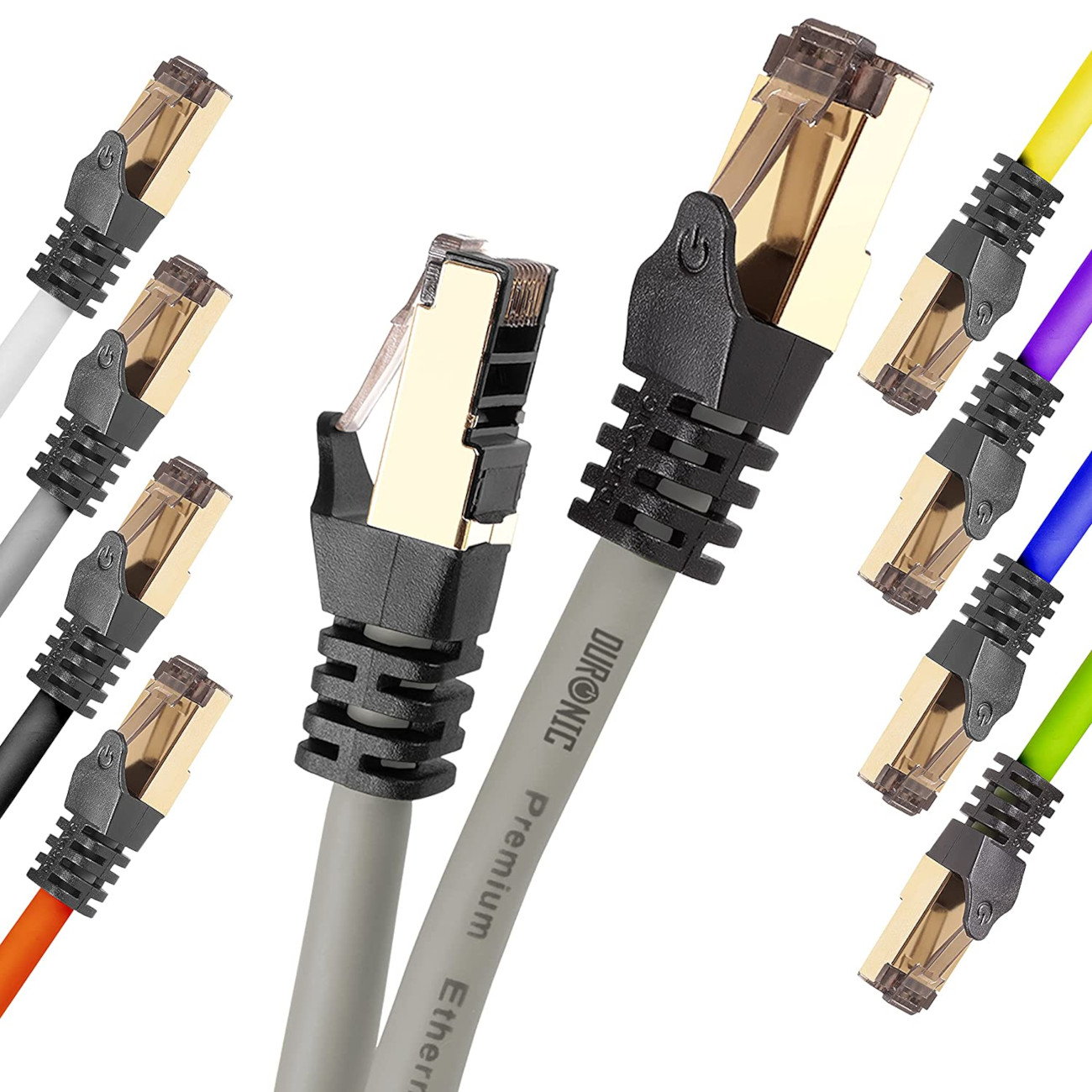 Nahaufnahme mehrerer Ethernet-Kabel in verschiedenen Farben mit goldfarbenen Steckern.