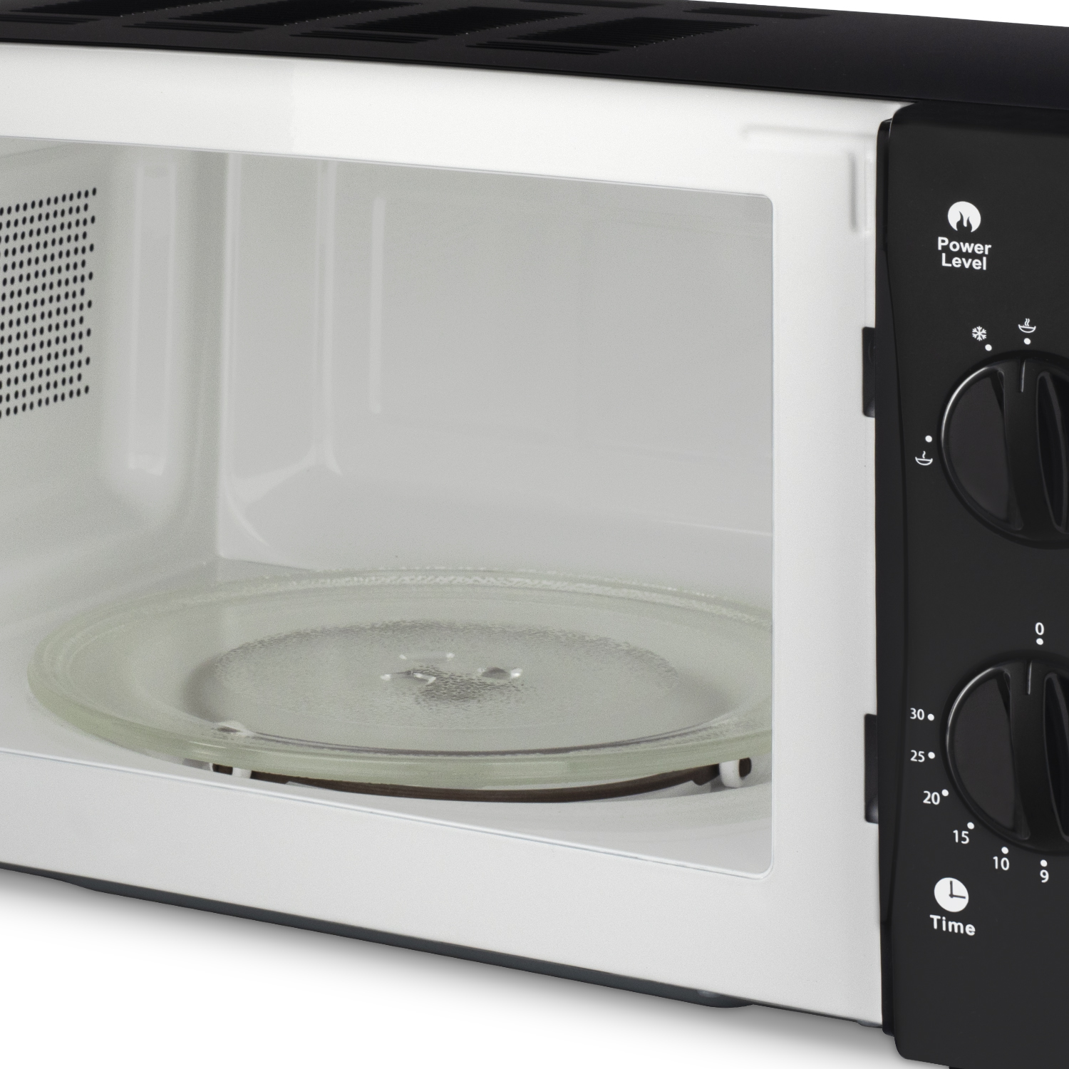 Forno a microonde bianco e nero, porta aperta, piatto di vetro visibile all'interno, pannello comandi.