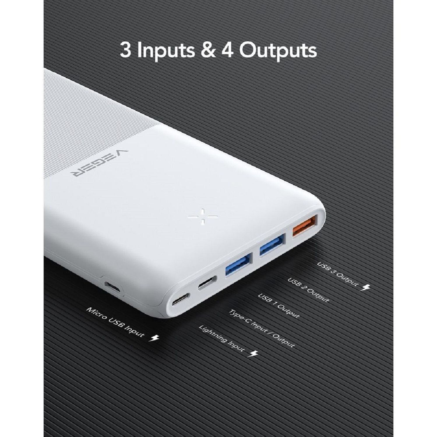 Power bank bianca con 3 ingressi e 4 uscite. Il power bank ha una superficie bianca.
