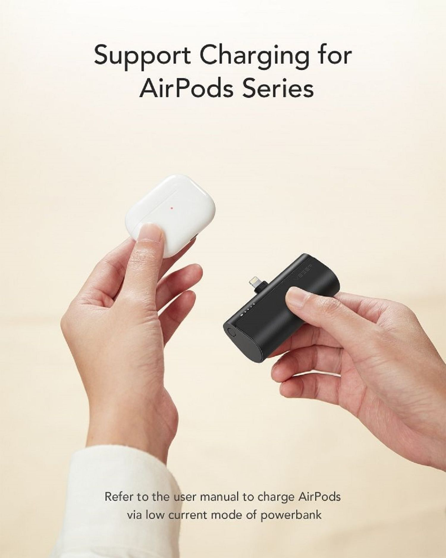 Hände halten AirPods und eine schwarze Powerbank. Text über das Aufladen.