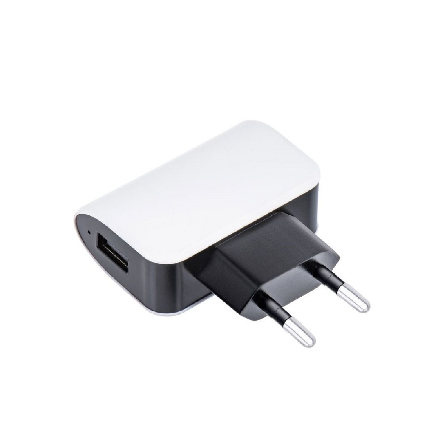 Weißes und schwarzes Ladegerät mit USB-Anschluss und Stecker. Das Ladegerät liegt auf einer weißen Oberfläche.