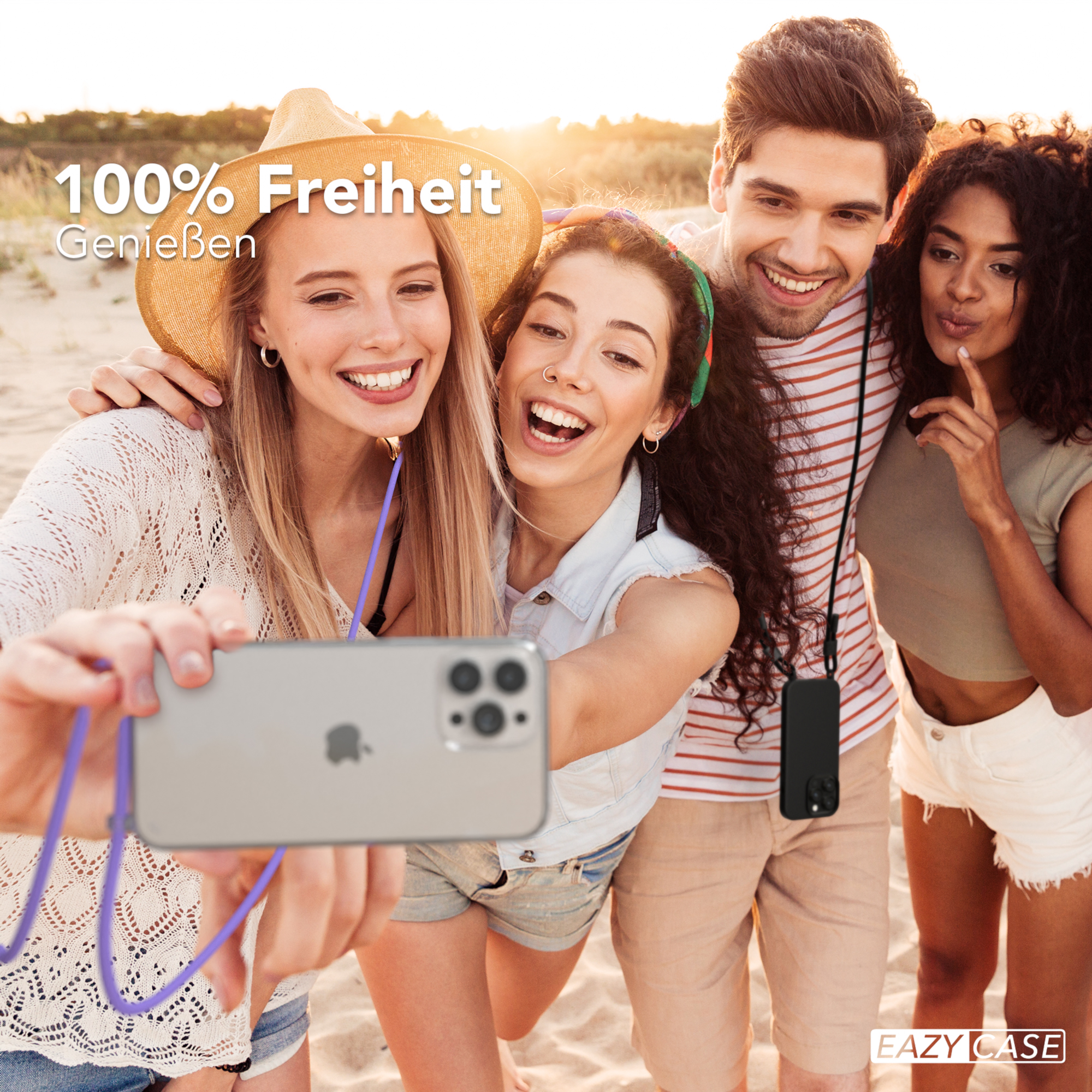 Freunde machen Selfie am Strand, halten Telefon.