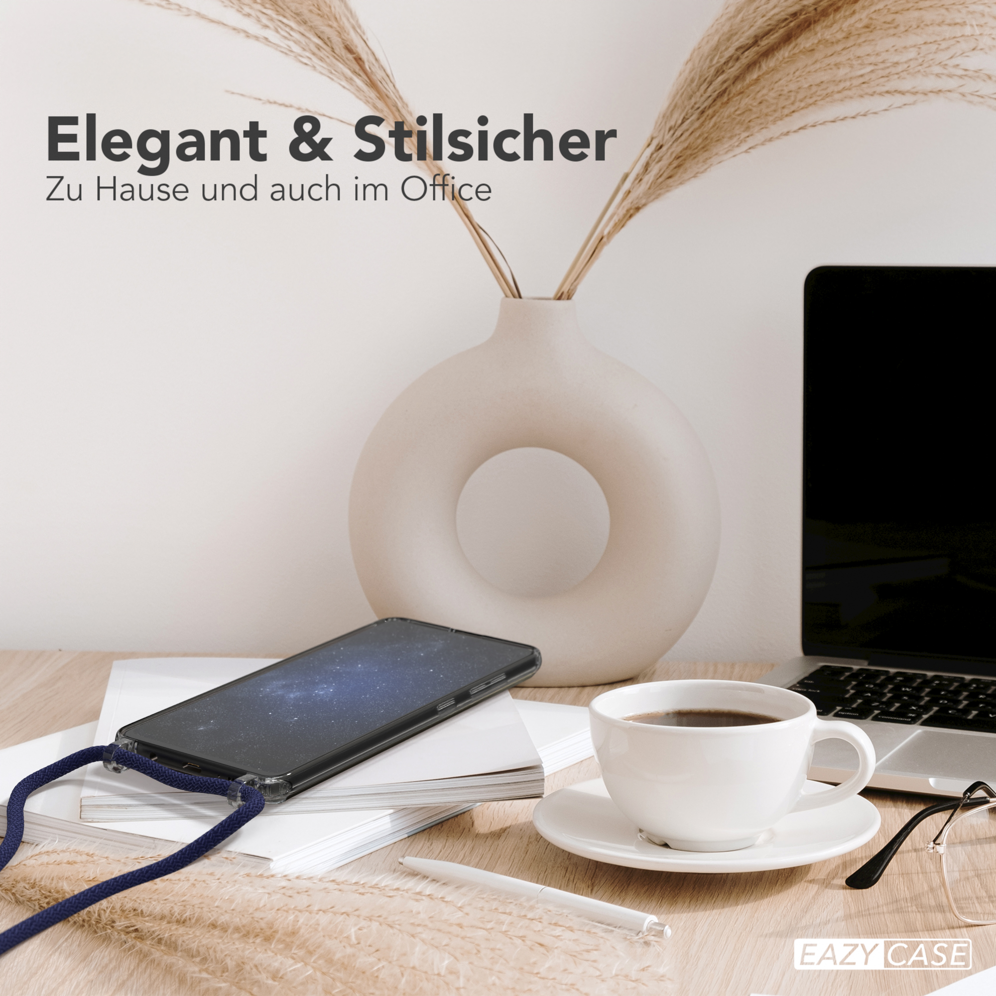 Telefon auf einem Schreibtisch mit einer Tasse Kaffee, in einer Büroumgebung.