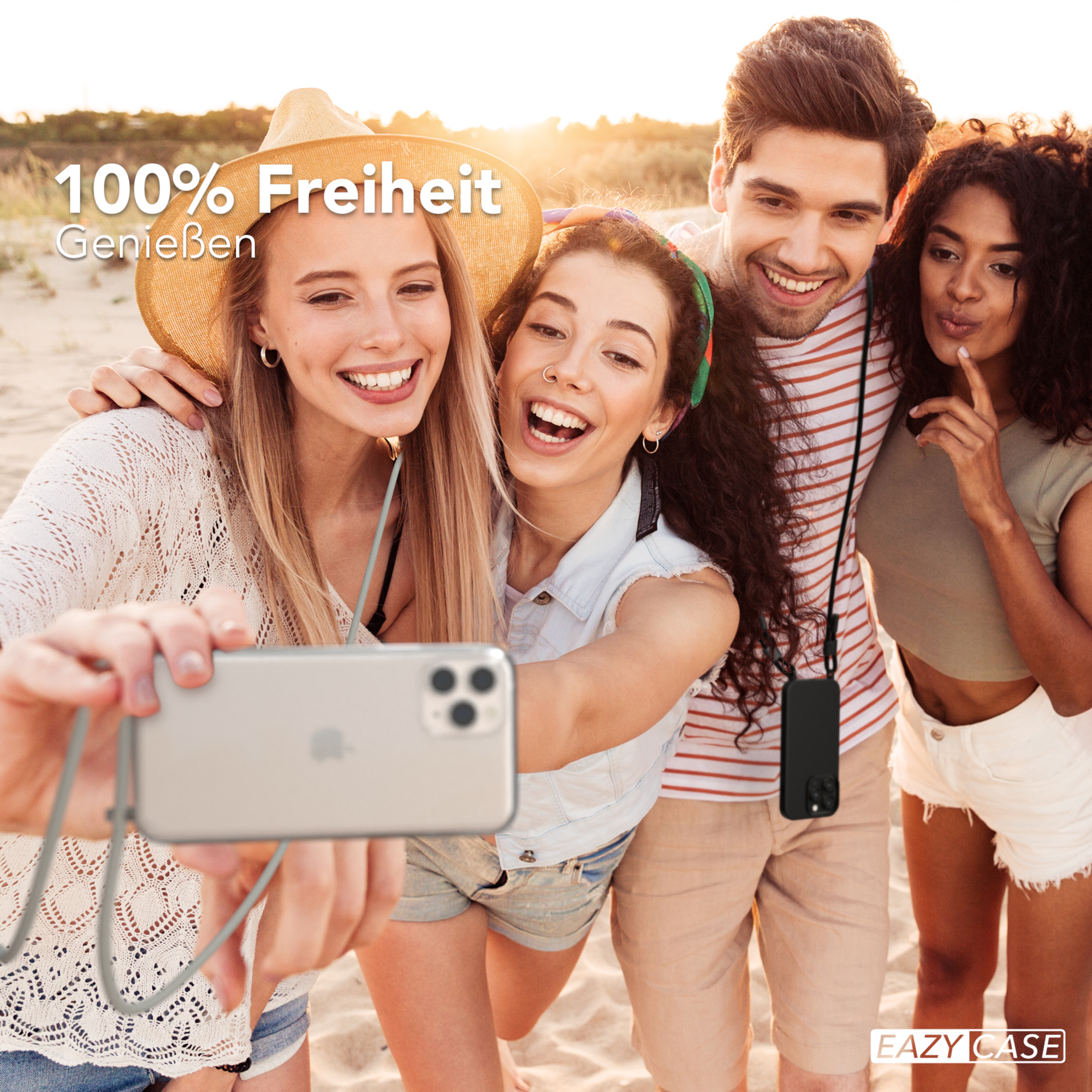 Vier junge Leute machen ein Selfie. Sie lächeln und halten ein Telefon mit Band. Eazy Case Logo ist zu sehen.