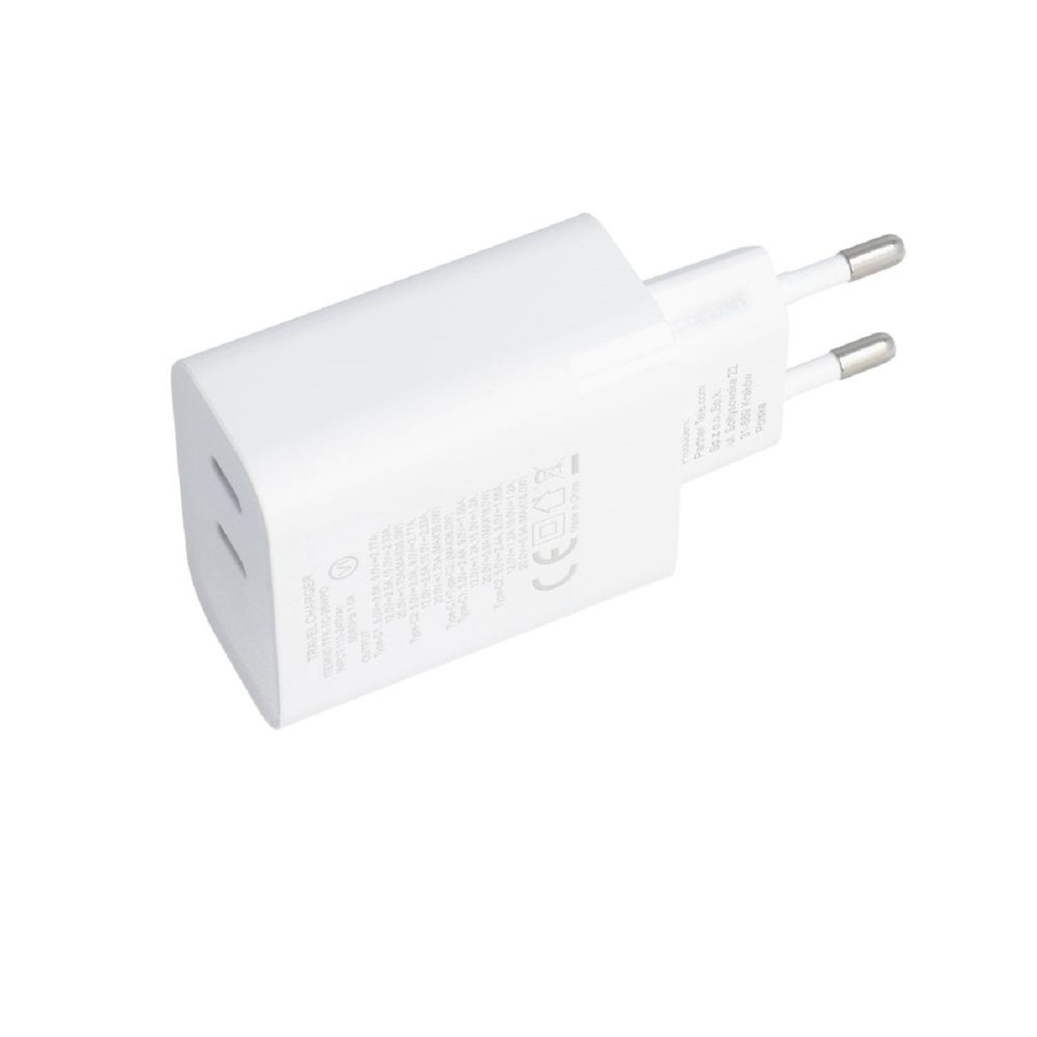 Ein weißes Reise-Ladegerät mit zwei Stiften. Es hat zwei USB-Anschlüsse. Der Markenname ist aufgedruckt.