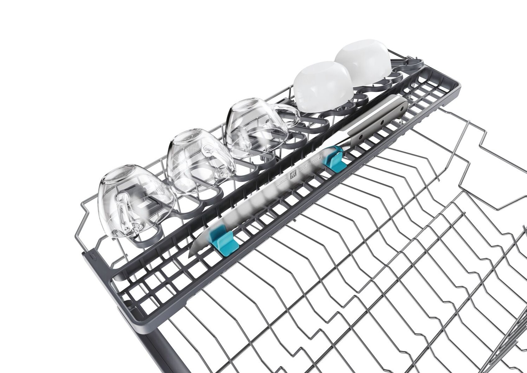 Escurridor con tazas y vasos. Un soporte para utensilios con detalles azules está en el medio.