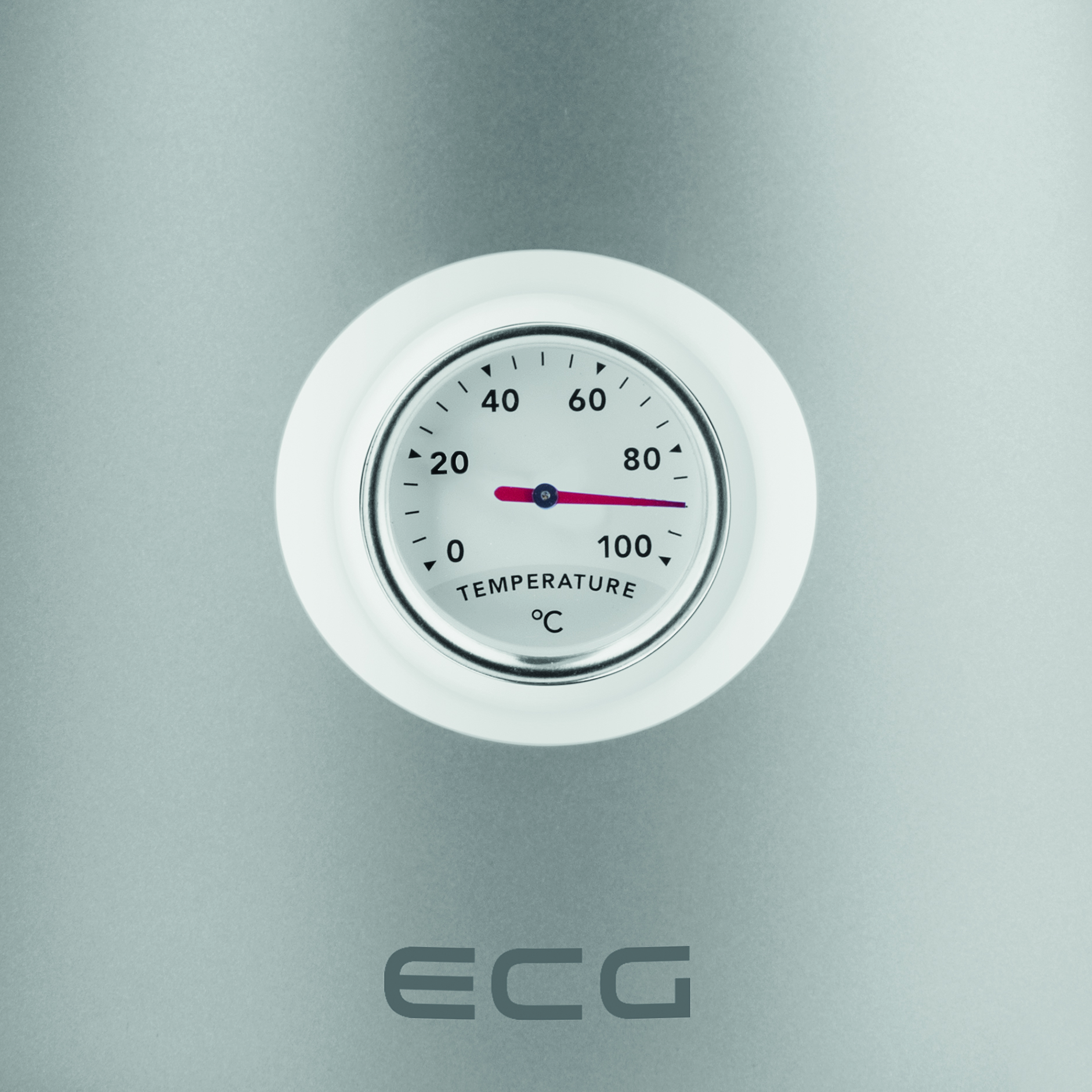 Nahaufnahme eines weißen Temperaturmessgeräts mit roter Nadel, die fast 100°C anzeigt.