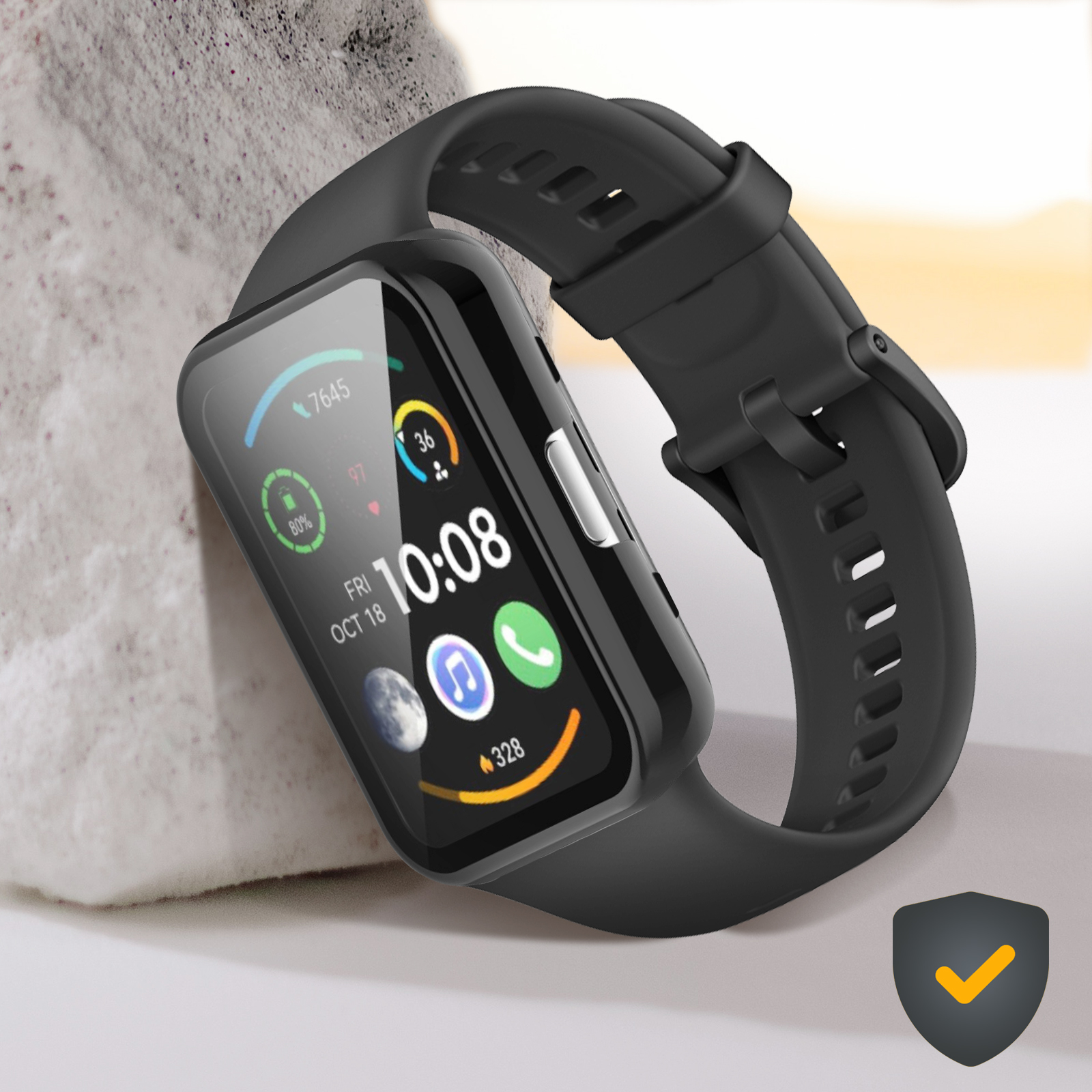 Eine schwarze Smartwatch mit rechteckigem Bildschirm. Die Uhr zeigt Zeit, Akkulaufzeit und andere Daten an.