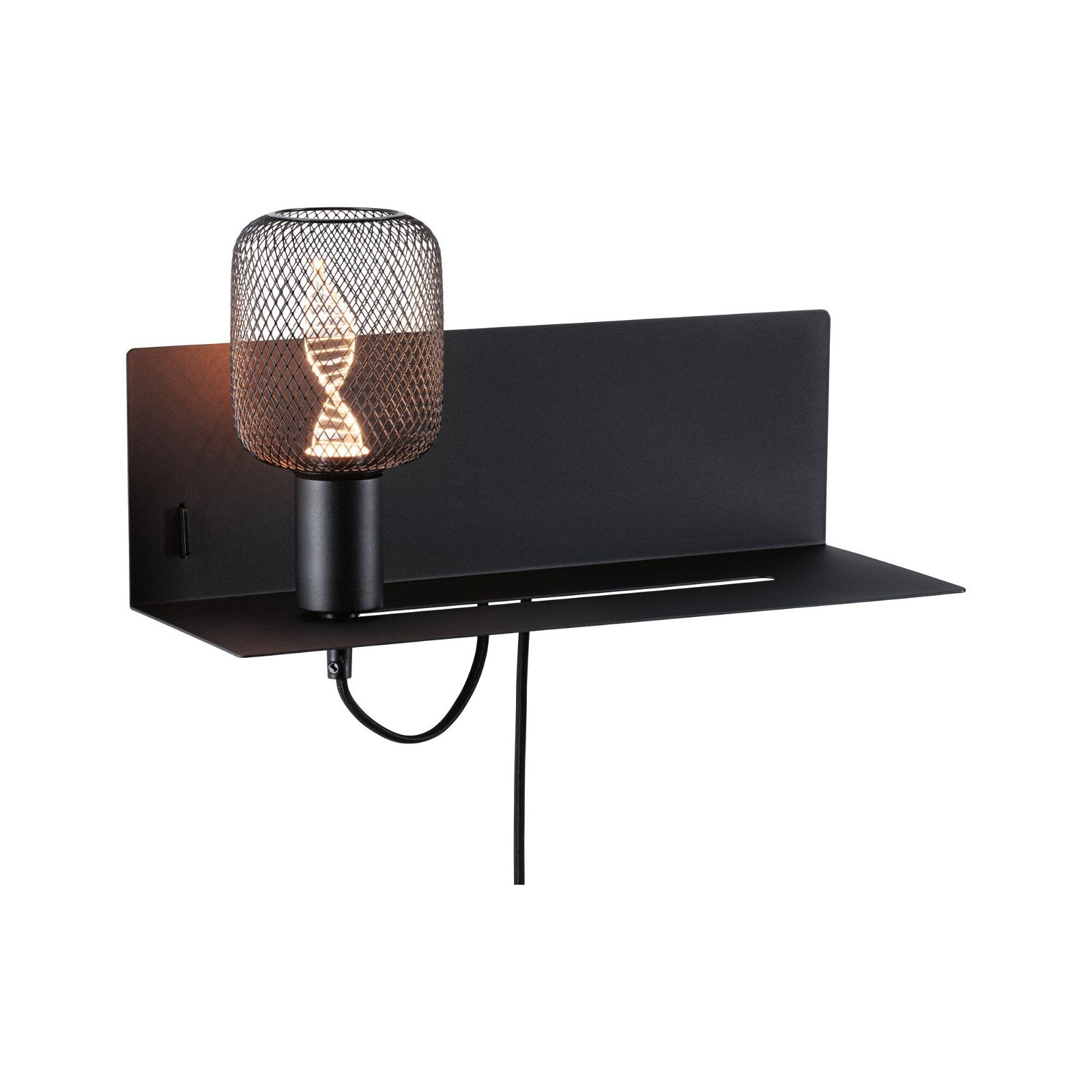 Czarna lampa ścienna z kloszem z drucianej klatki. Jest zamontowana na czarnej półce.