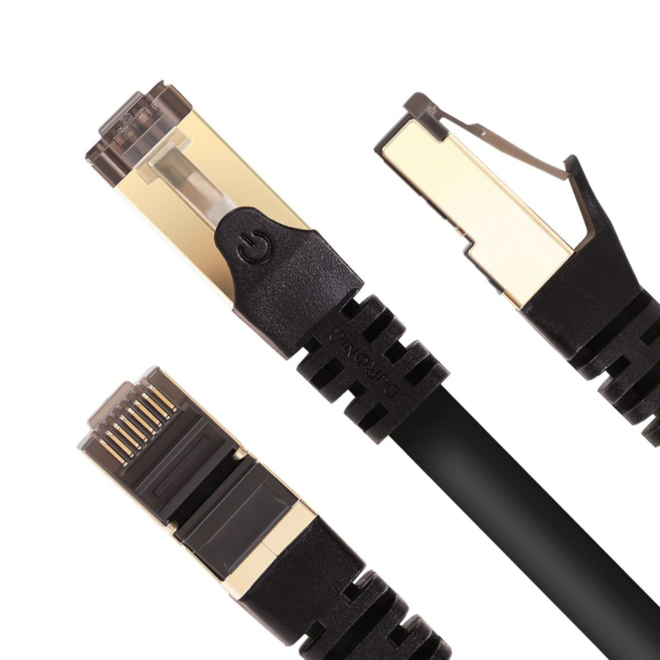 Nahaufnahme von drei schwarzen und goldenen Ethernet-Kabeln.
