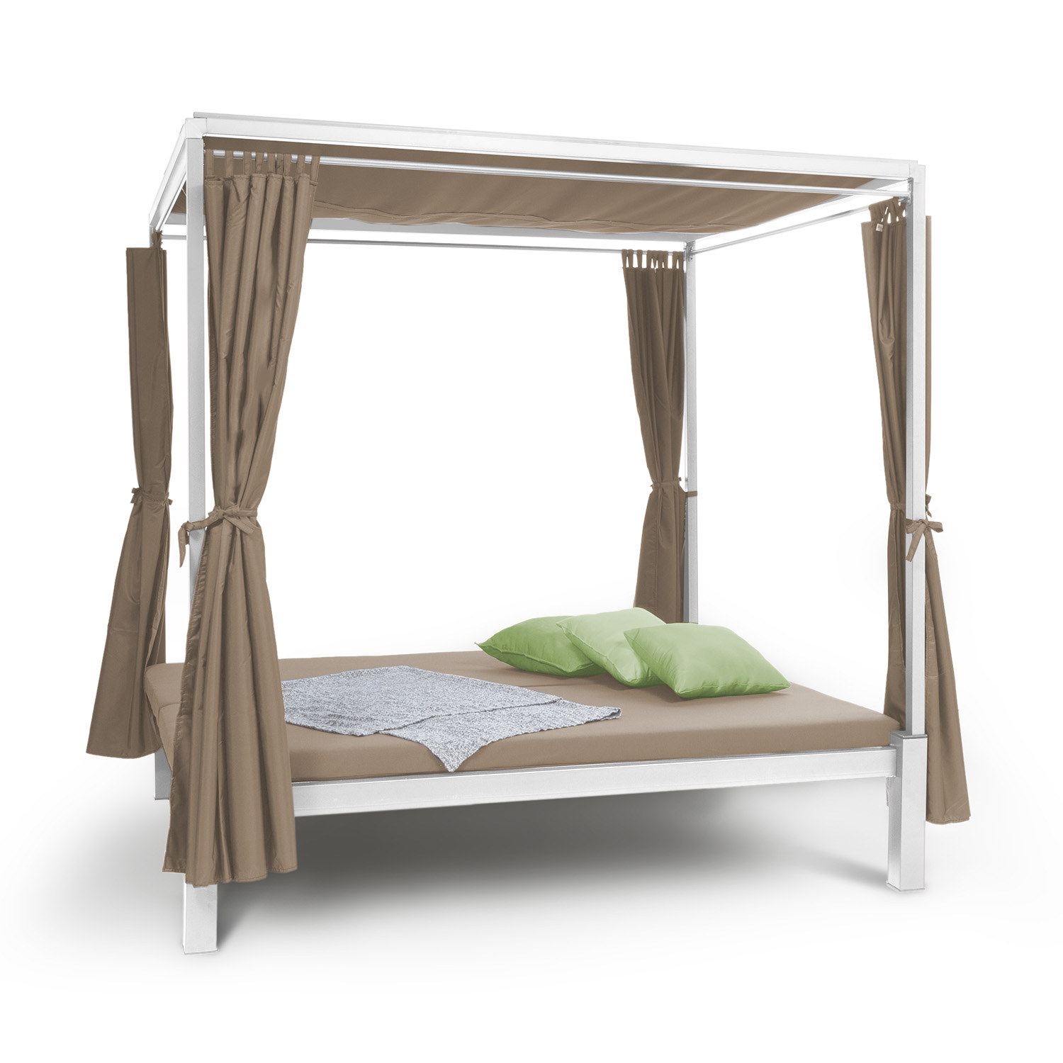 Letto a baldacchino bianco con tende marroni, due cuscini verdi e coperta.