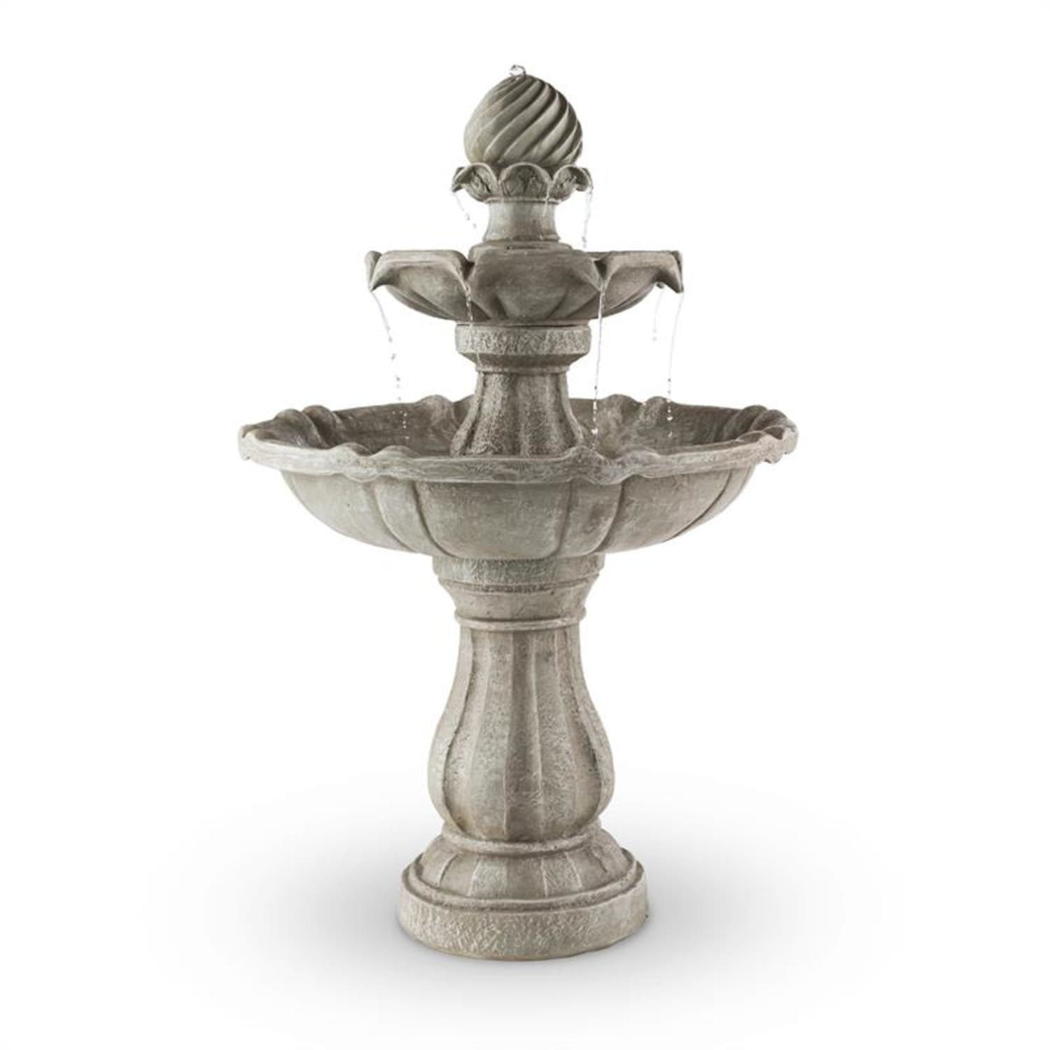 Ein grauer Steinbrunnen mit Wasser, das von oben fließt. Er hat drei Ebenen und steht auf weißem Grund.