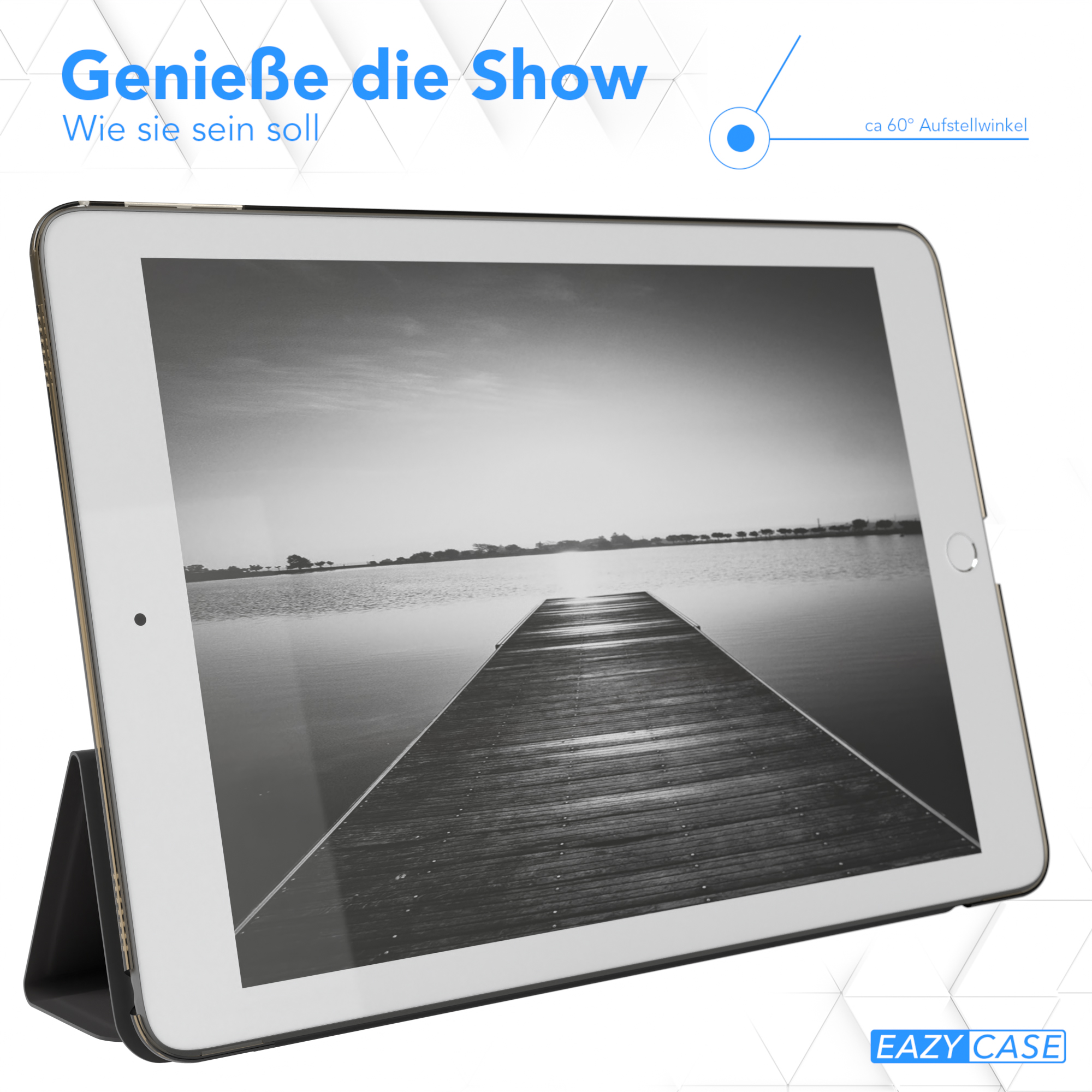 Schwarzweißfoto auf Tablet-Bildschirm von einem Steg, der sich ins Wasser erstreckt.