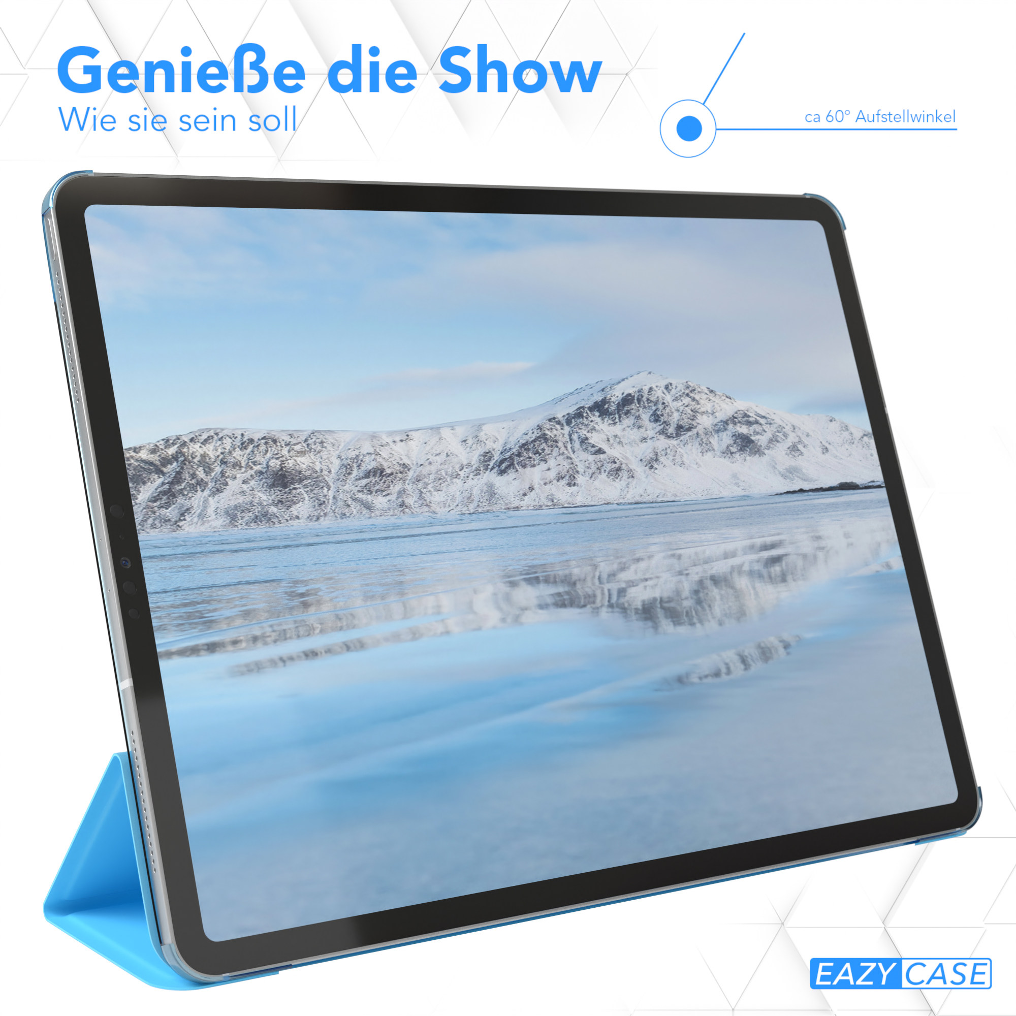 Tablet mit blauem Cover, das eine schneebedeckte Berglandschaft zeigt. Der Bildschirm ist abgewinkelt, mit Text darüber. Der Boden hat ein Logo.