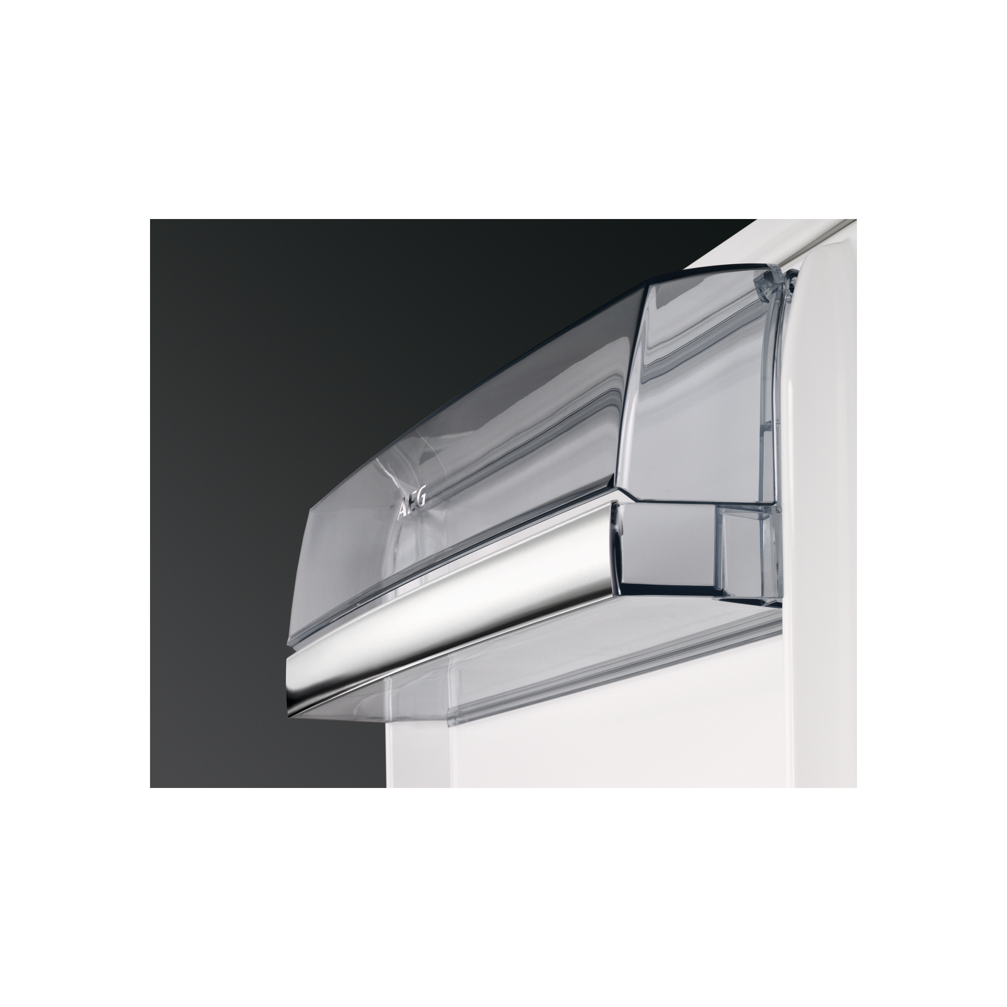 Primer plano de un componente de puerta de refrigerador con puerta transparente y borde plateado.