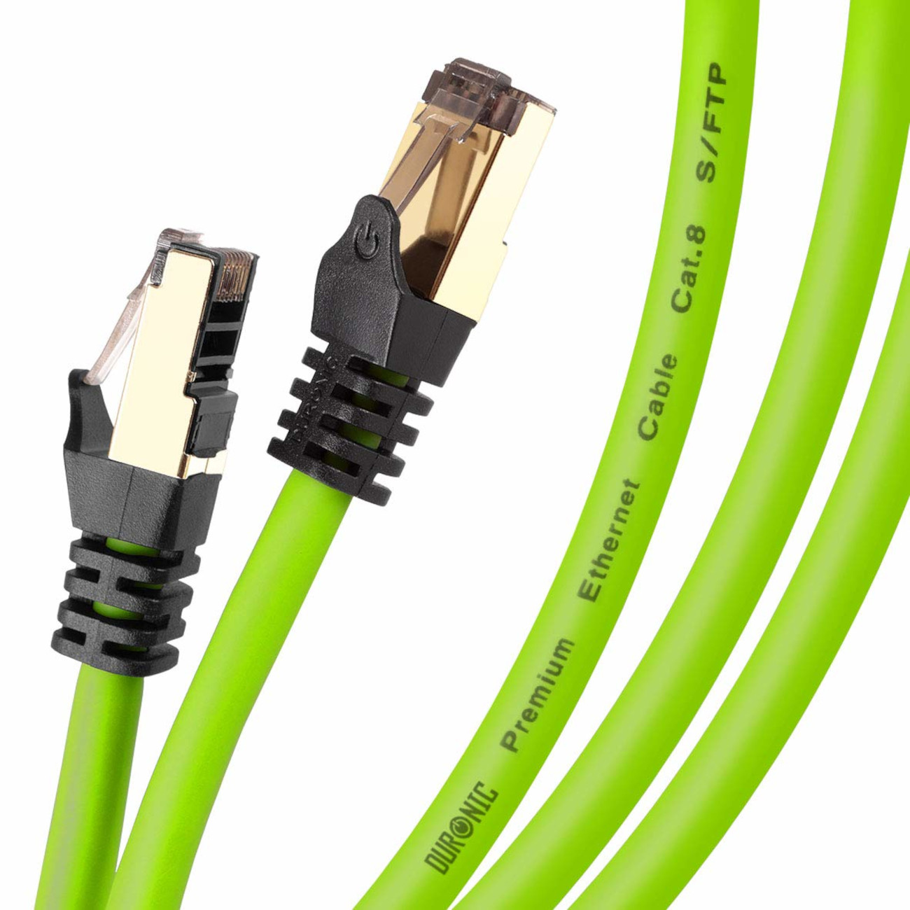 Zwei grüne Ethernet-Kabel mit goldenen Steckern auf weißem Hintergrund.