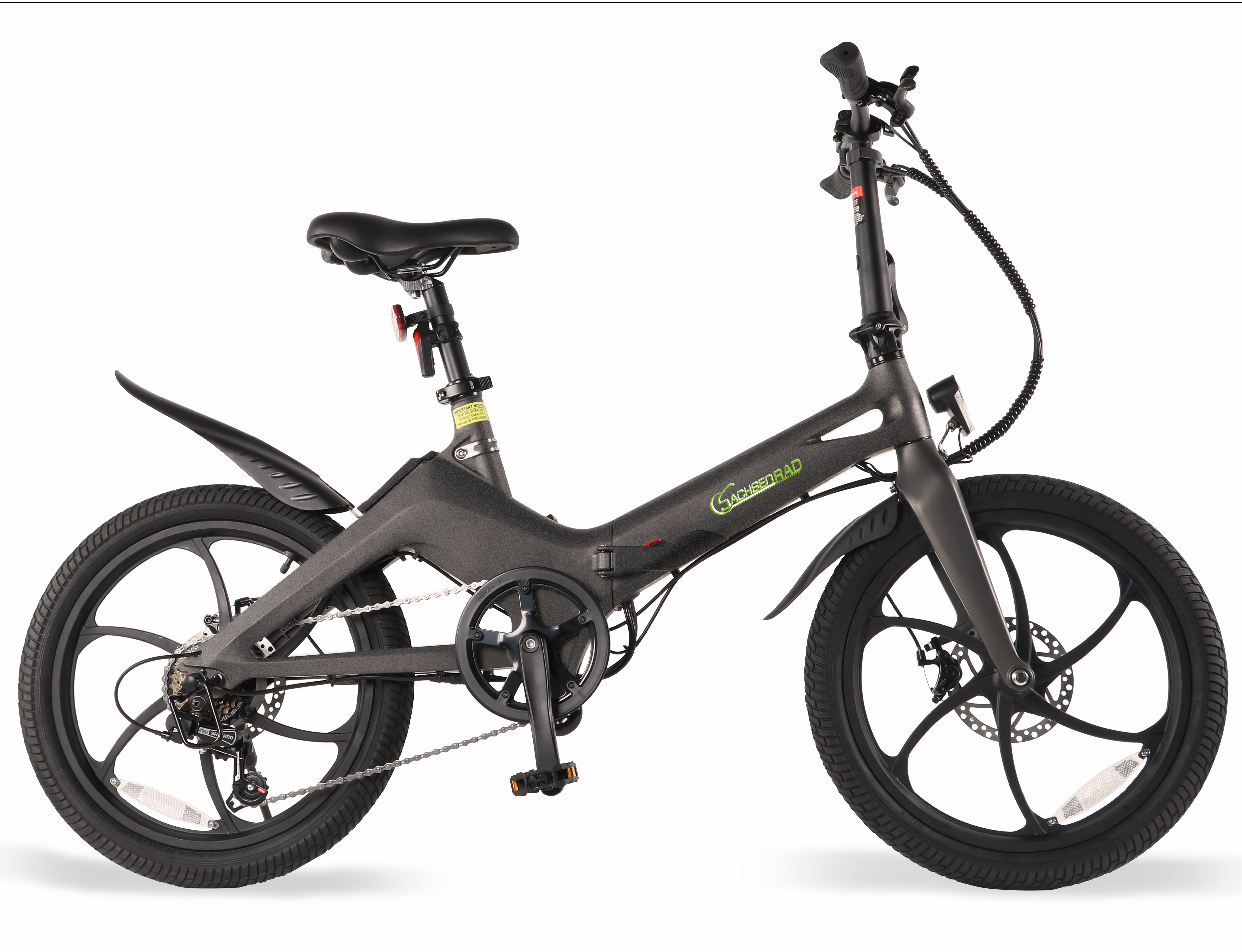Ein graues, zusammenklappbares Elektrofahrrad mit schwarzen Rädern und weißem Hintergrund.
