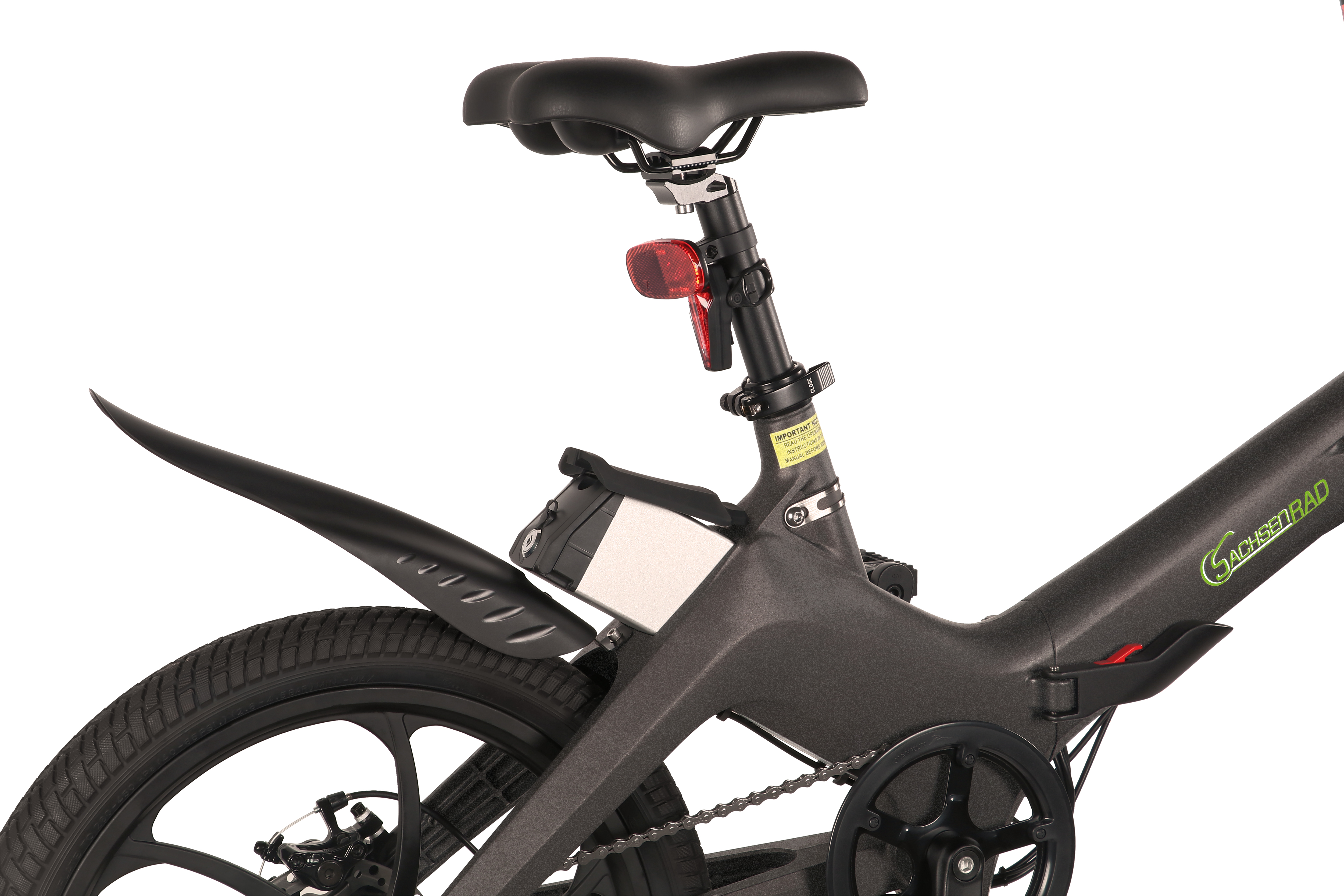 Schwarzes Elektrofahrrad mit hinterem Kotflügel. Das Fahrrad hat einen Akku und ein Licht.