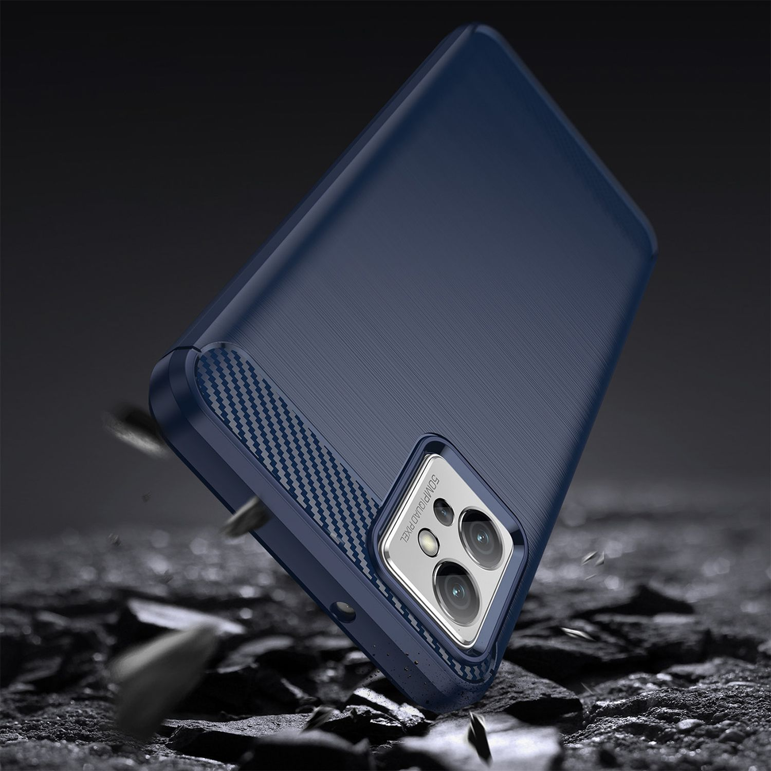 Blaue Handyhülle fällt, dunkler Hintergrund mit Fragmenten. Hülle ist marineblau.