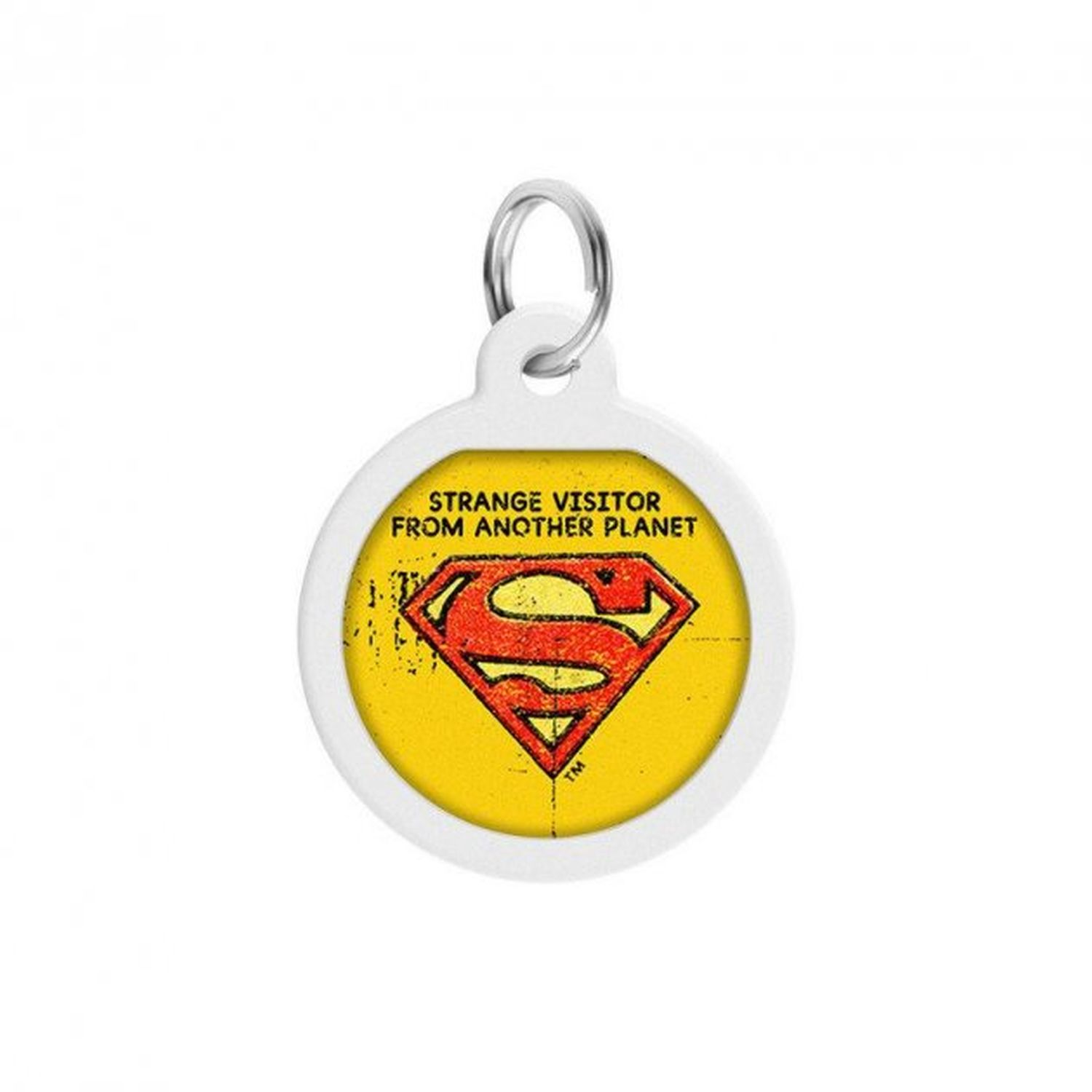 Superman-Logo auf einem Anhänger mit der Aufschrift: STRANGE VISITOR FROM ANOTHER PLANET.