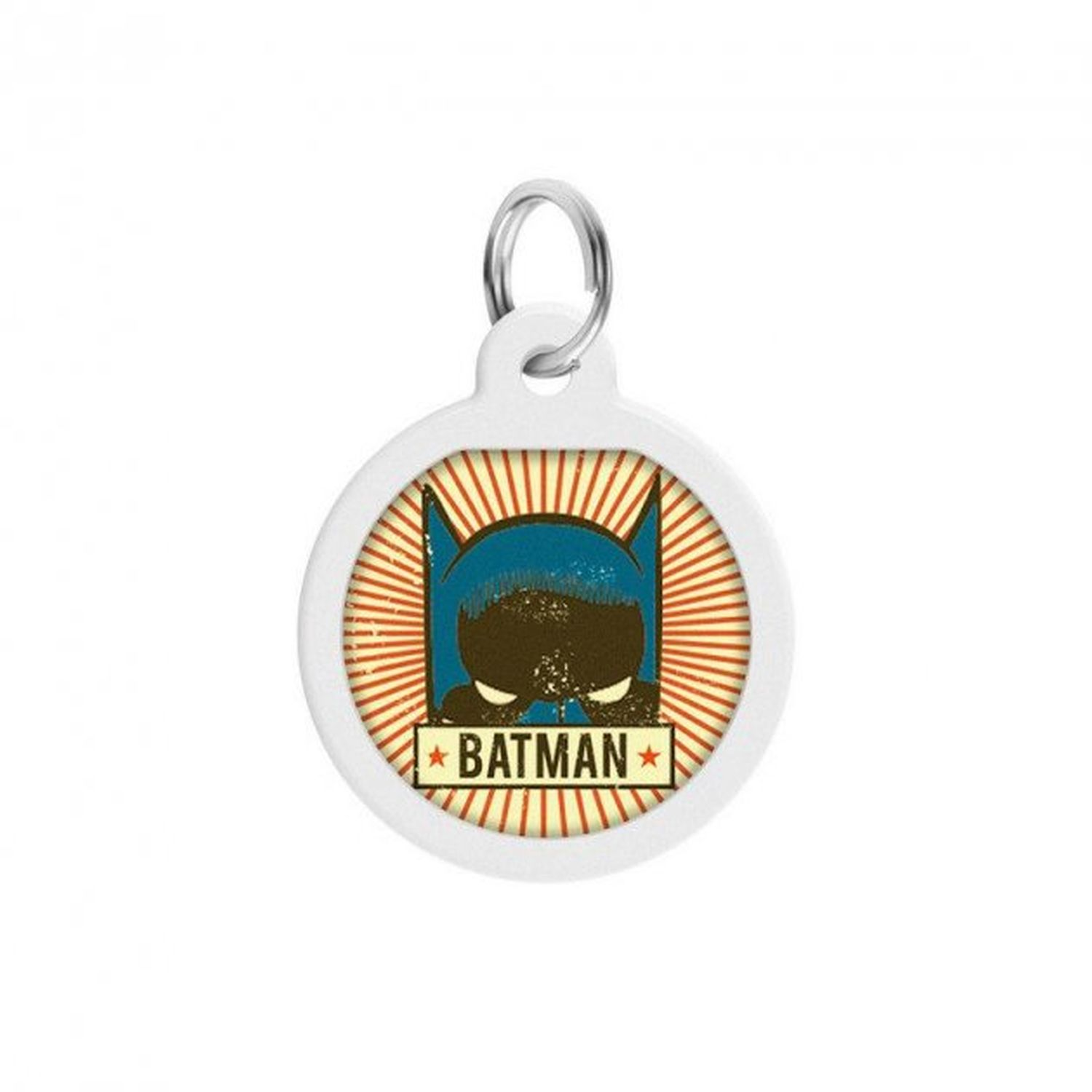 Ein Batman-Logo auf einem weißen Anhänger. Das Logo ist blau und gelb.