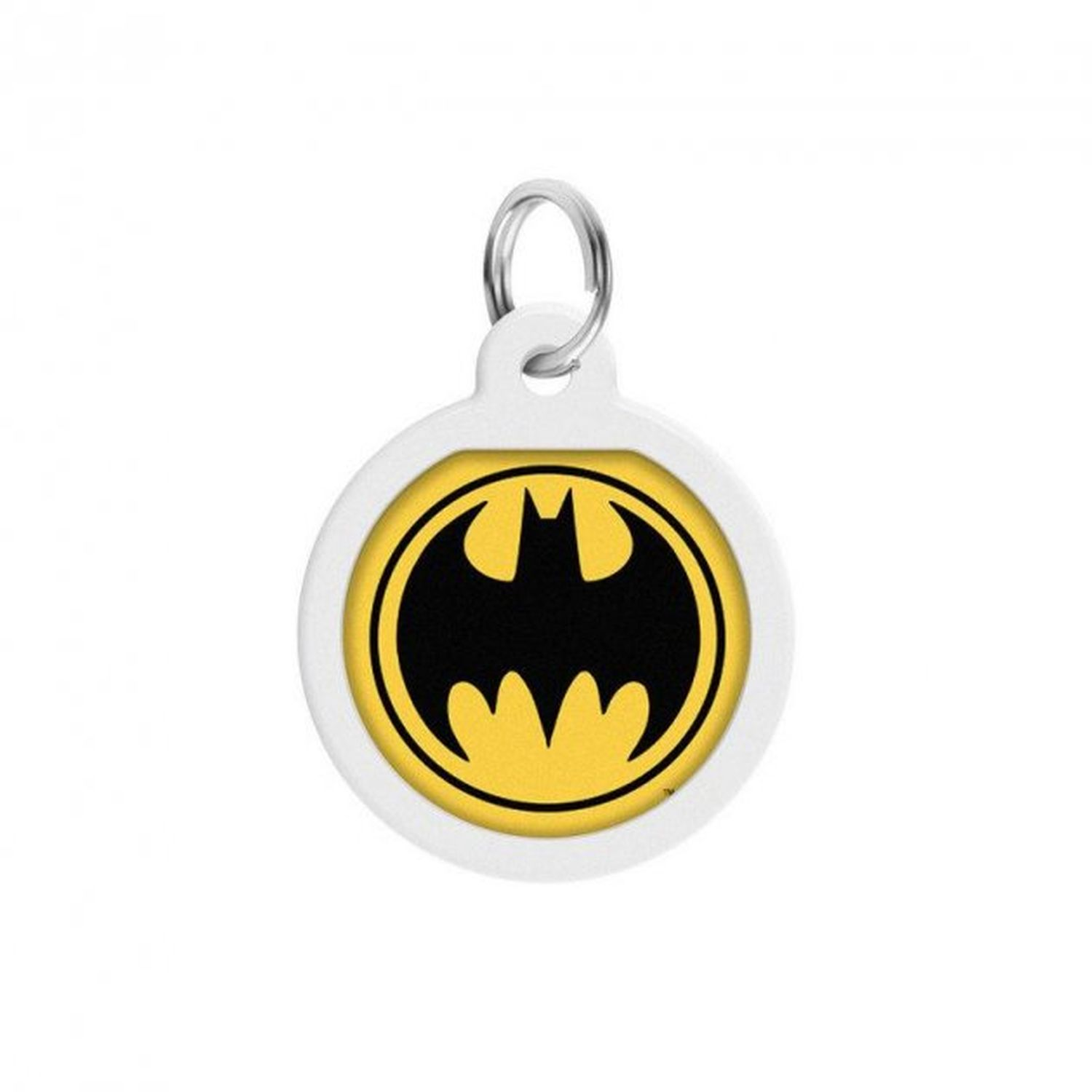 Weißes Batman-Logo-Tag mit gelbem Innenraum und schwarzem Fledermaussymbol, mit silbernem Ring.