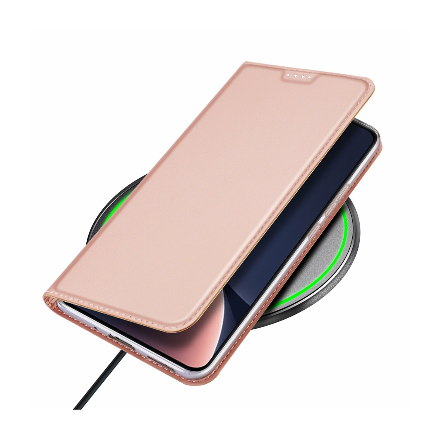 Ein Telefon in einem rosa Etui auf einem kabellosen Ladegerät, mit weißem Hintergrund.