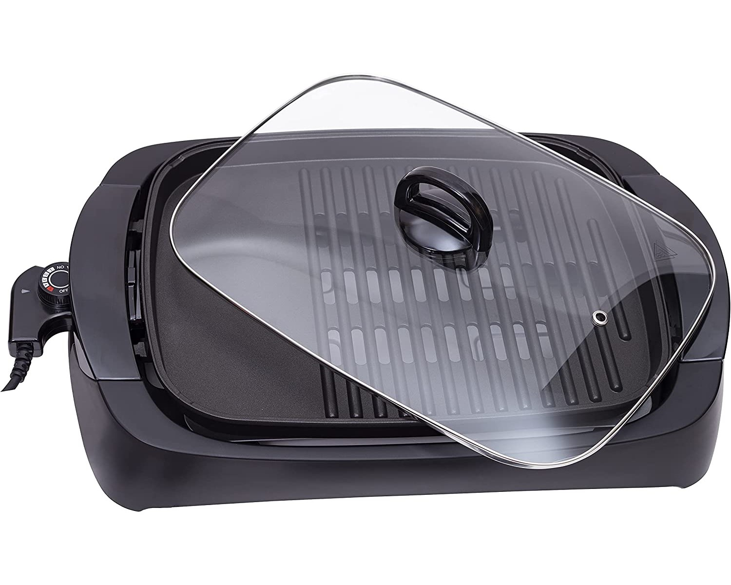 Ein schwarzer Elektrogrill mit leicht geöffnetem Glasdeckel. Der Grill hat einen Leistungsregler und einen Griff.