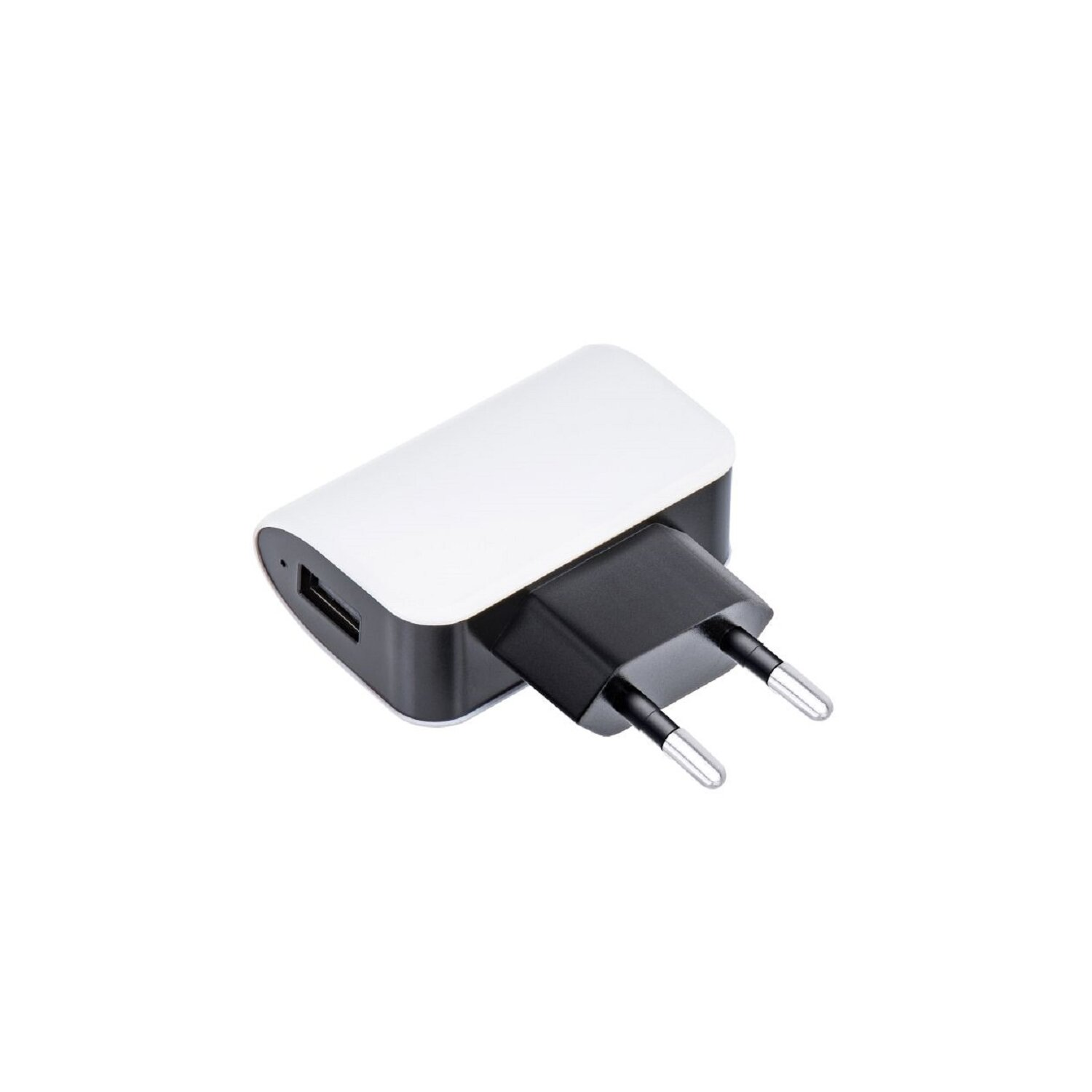 Ein weißes und schwarzes Telefonladegerät mit USB-Anschluss und Stecker. Es ist auf weißem Hintergrund.