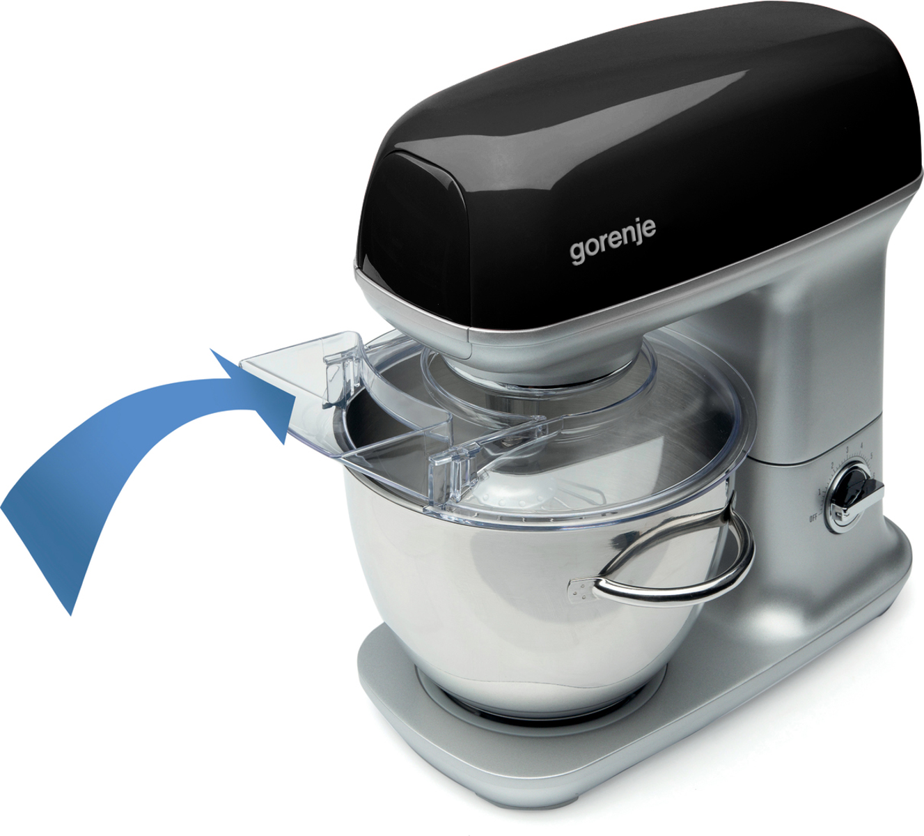 Ein silberner und schwarzer Standmixer mit einer transparenten Schüssel. Ein blauer Pfeil zeigt auf die Abdeckung.